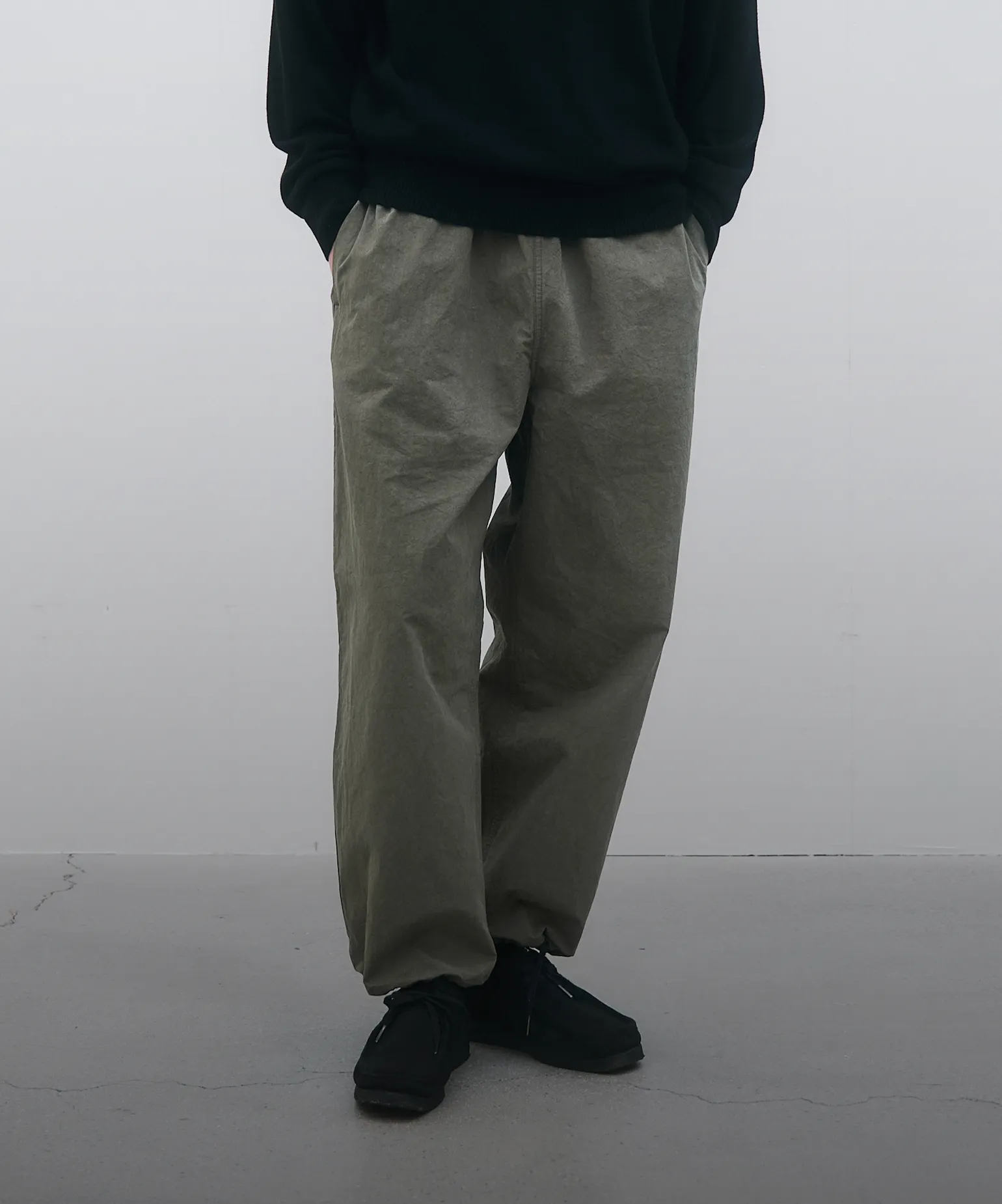 느슨하게 떨어지는 핏