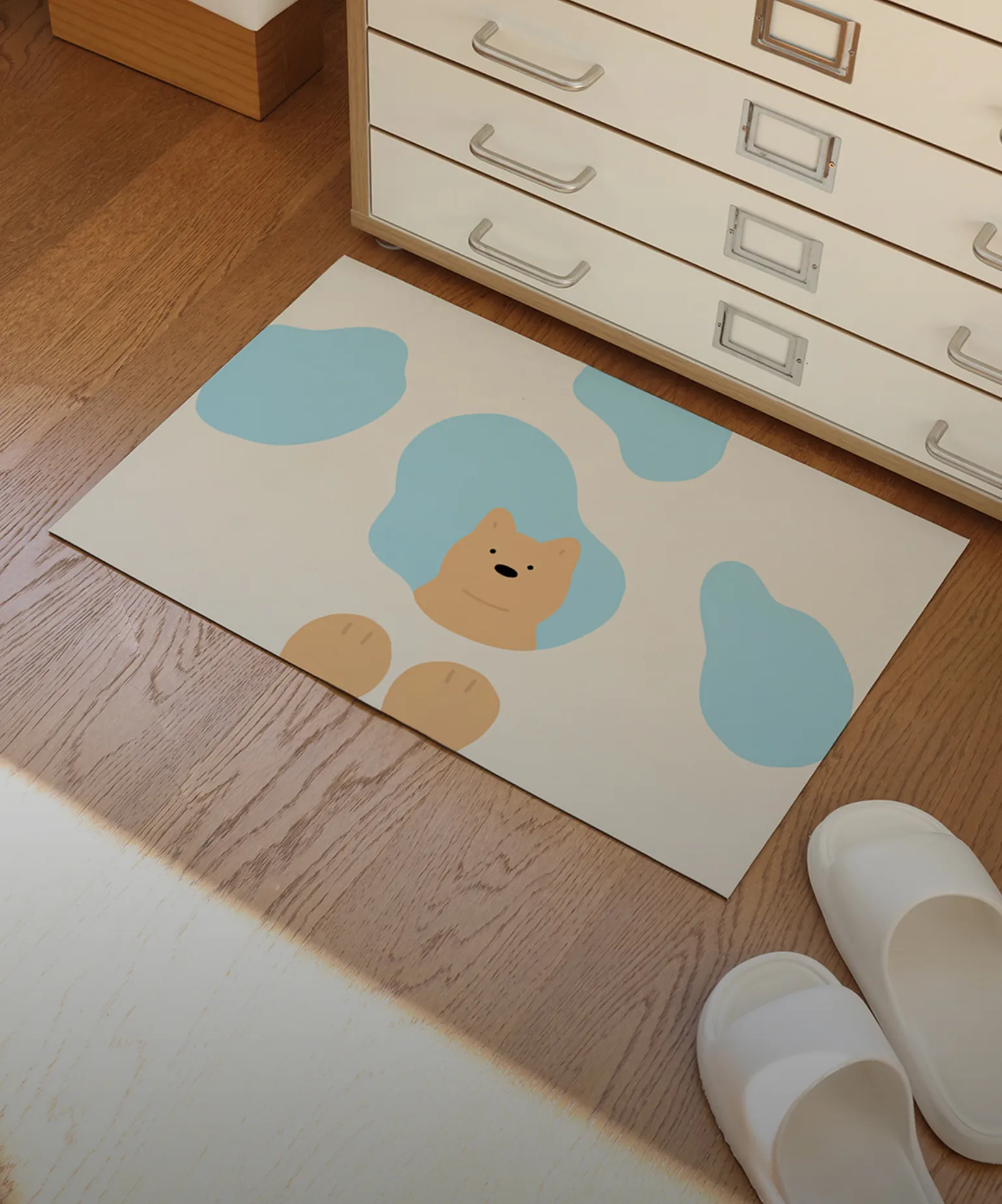 발끝에 가만히
놓아둔 봄