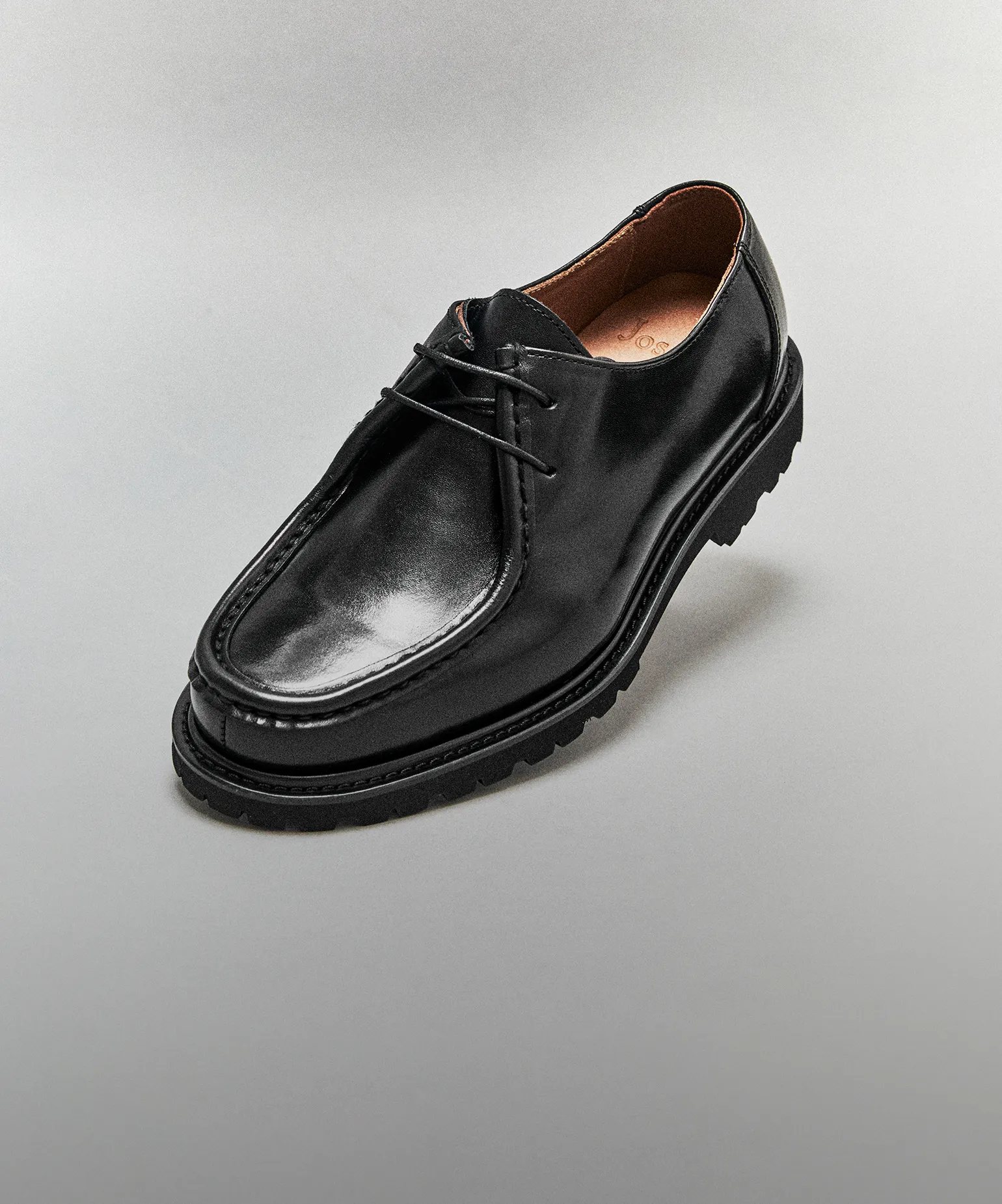 장인이 빚어낸
가죽의 멋