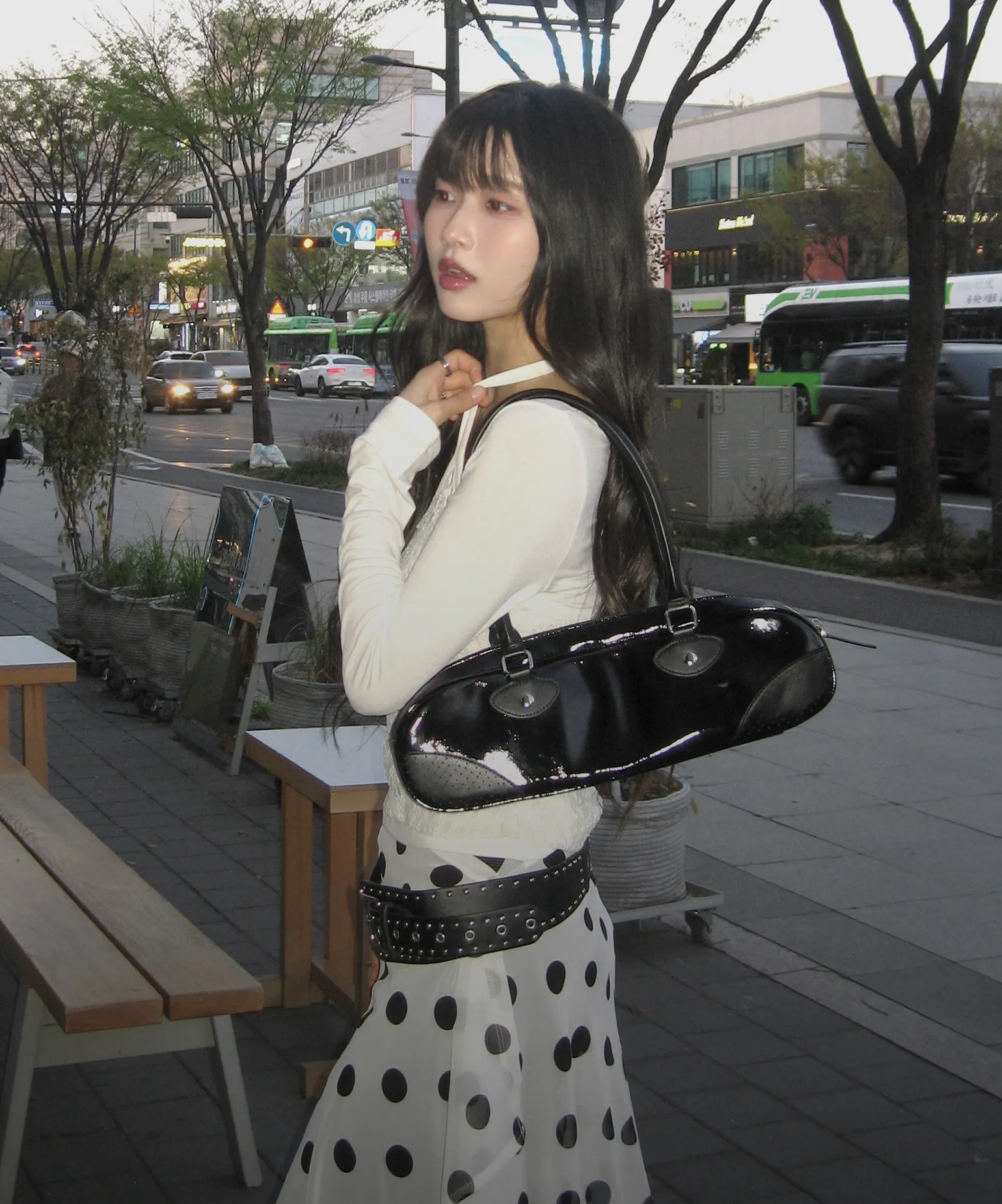 시선이 머무는 실루엣