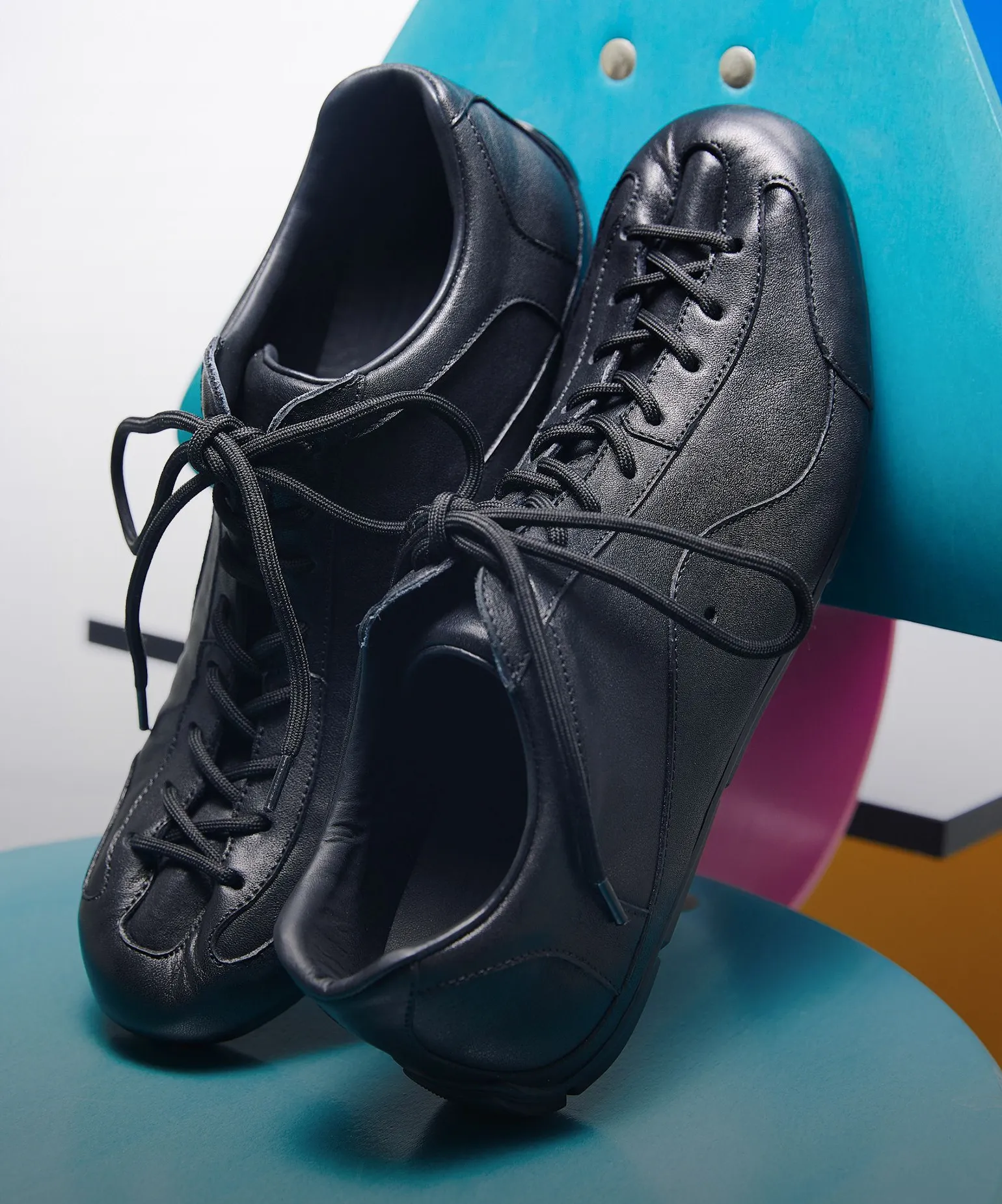 외출을 부르는
슈즈 컬렉션