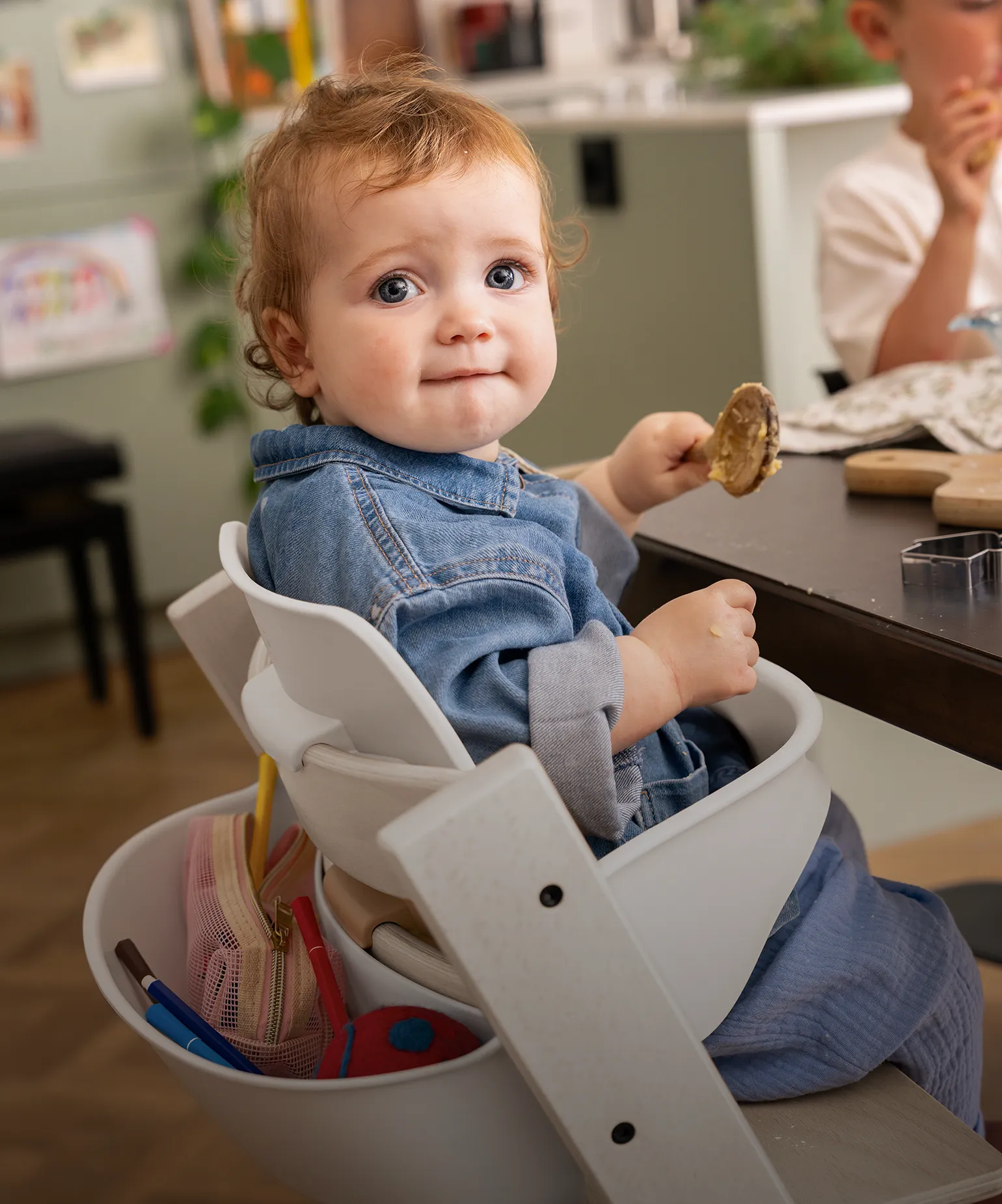 눈높이를 맞추는
하이체어