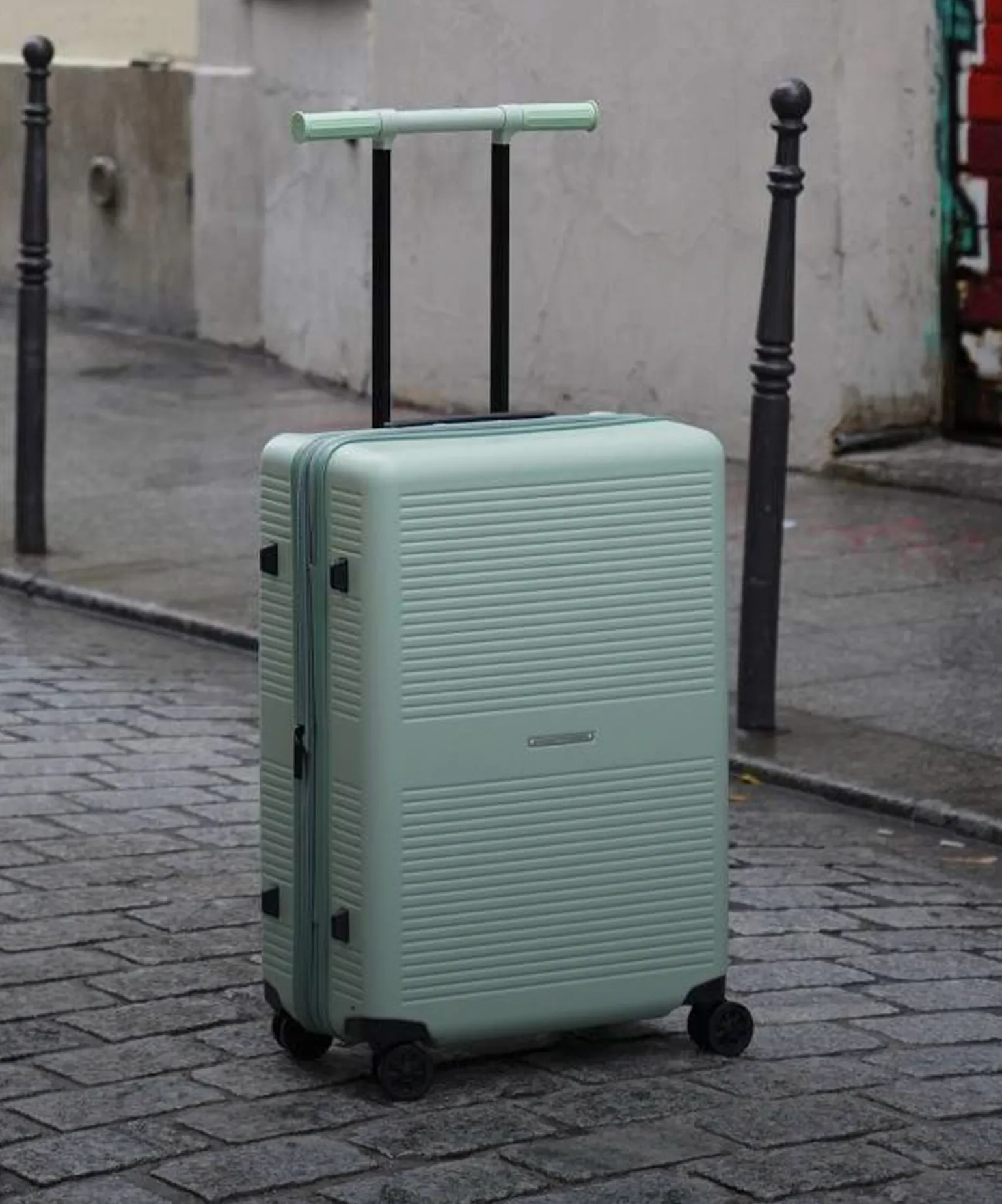 여행으로 이끌 캐리어