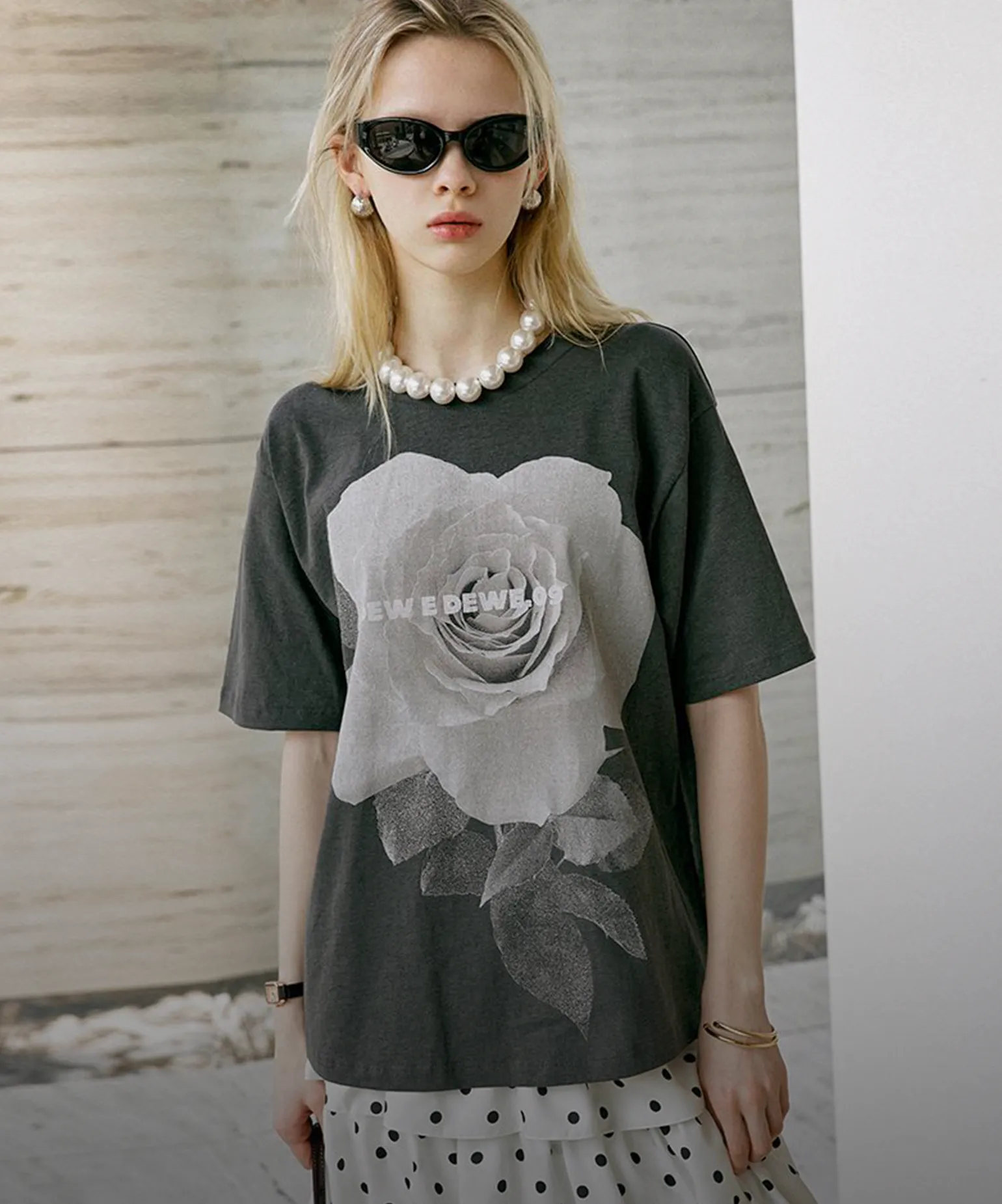 장미가 물들인 여름