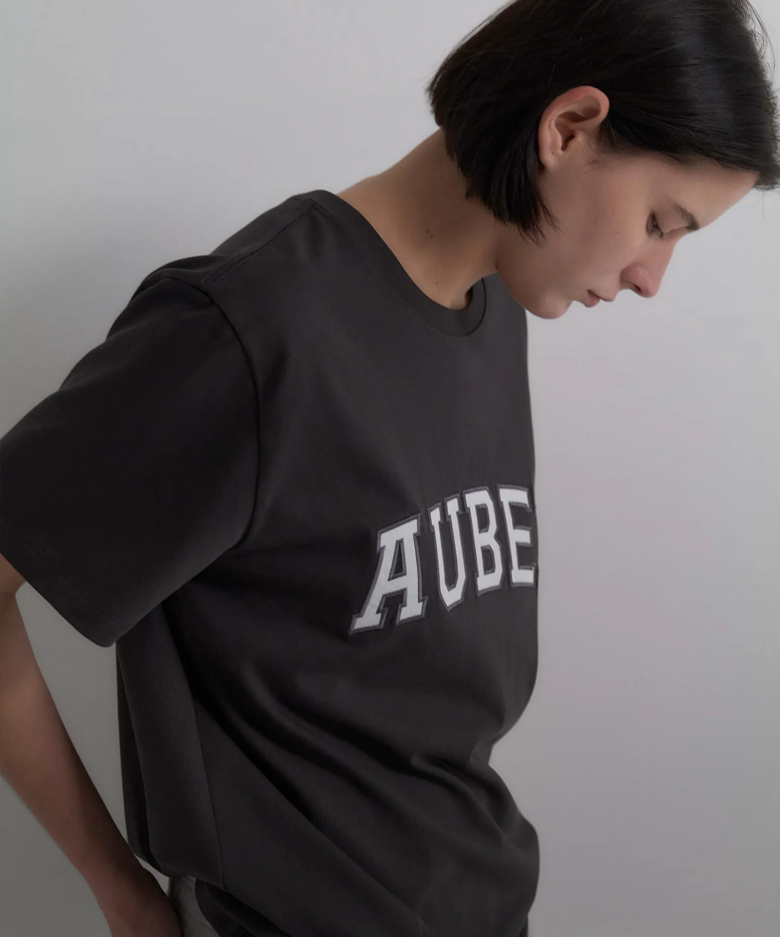 가벼워진 계절의 실루엣