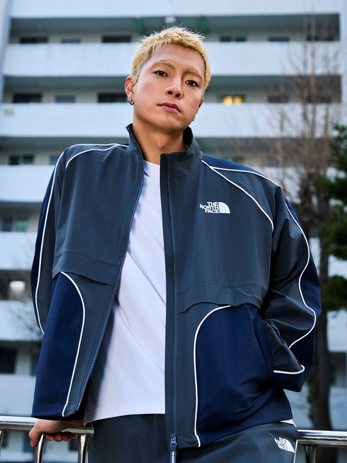 툭 걸치면
모험이 시작돼요
