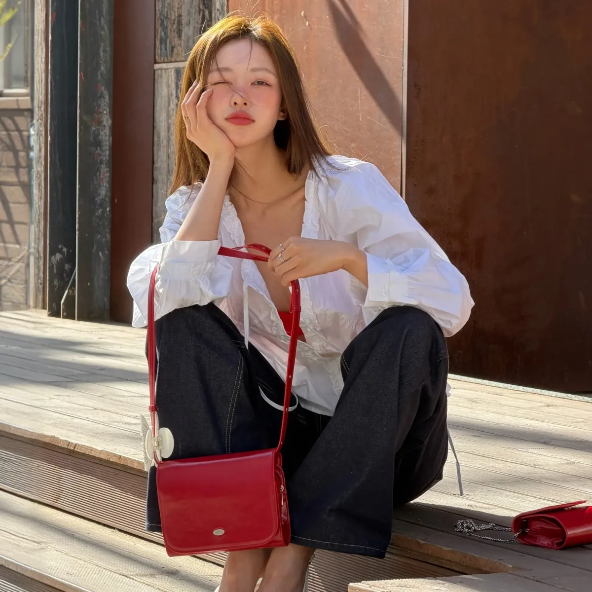지구가 든 데일리백