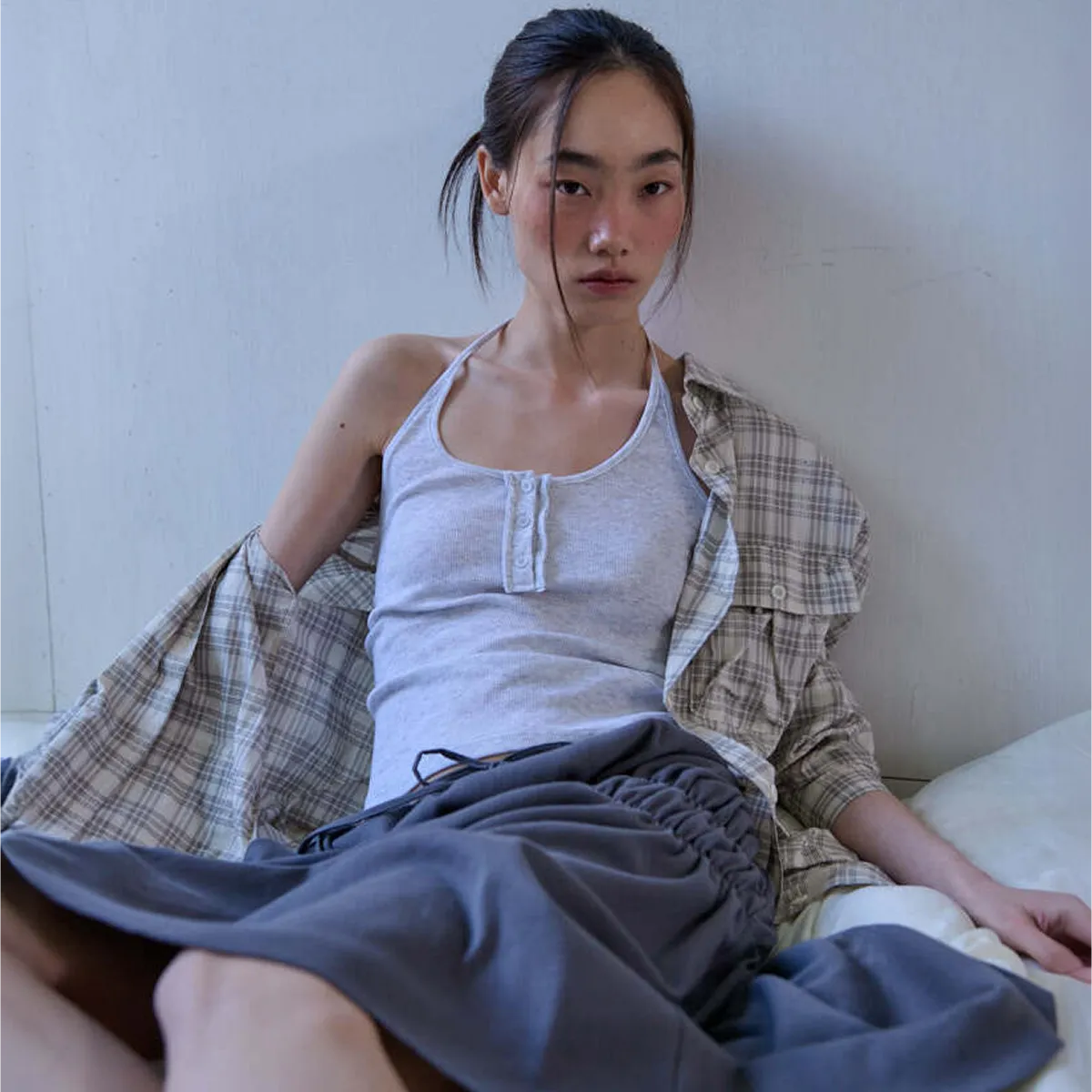 정적인 매력의 한 벌