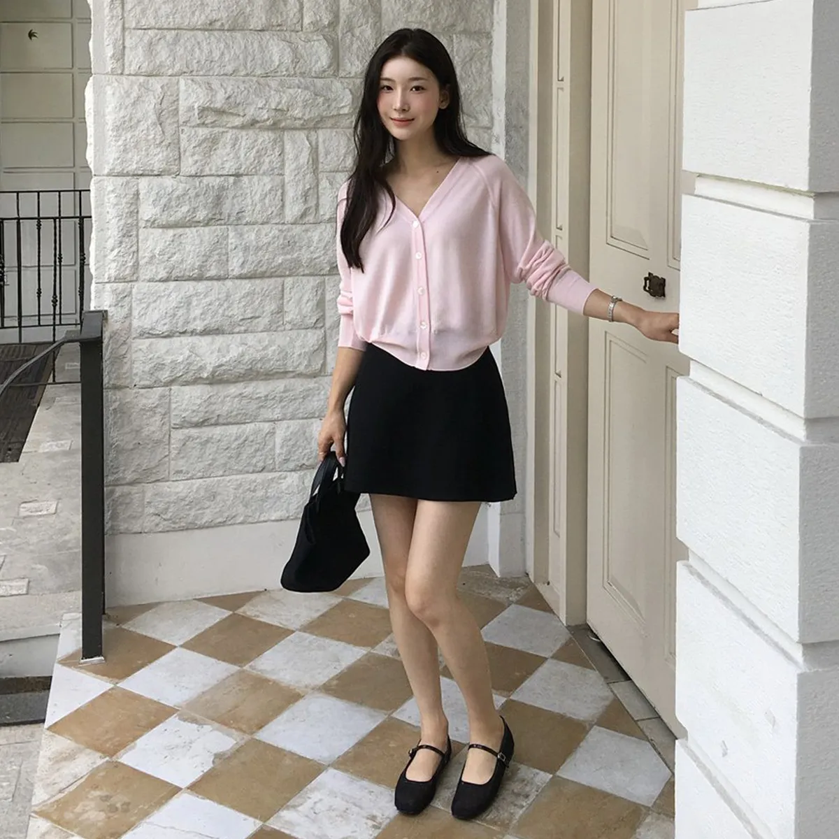 거울 앞에
오래 서게 되는 옷