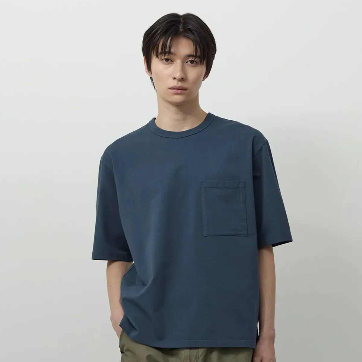 계절과 계절을 잇는
투박한 멋