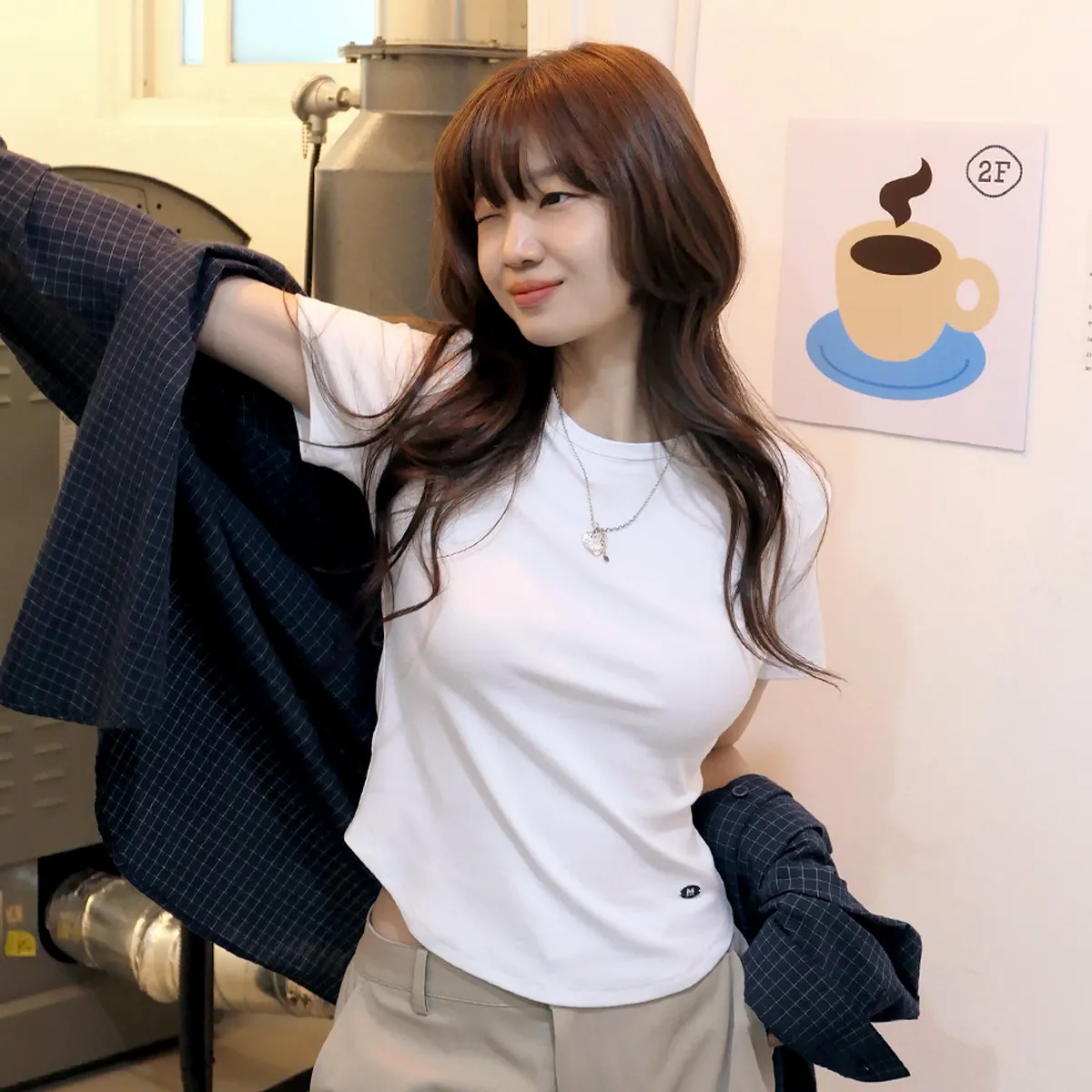 깔끔한 라인의
데일리 티셔츠