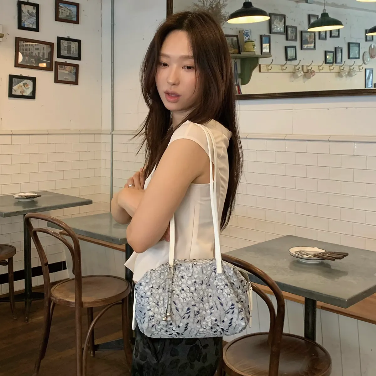 하정이 고른 자카드백