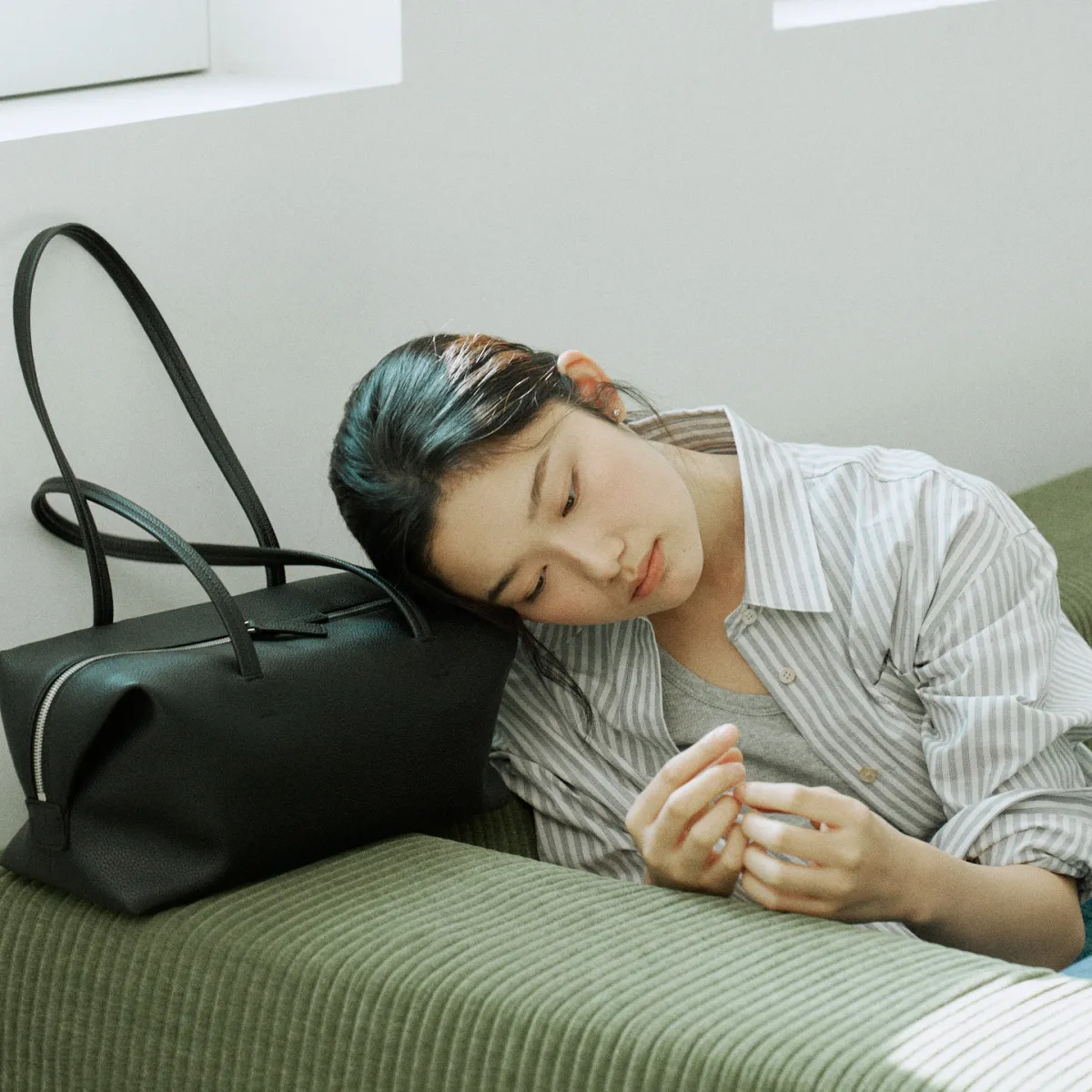 가방 하나가
분위기를 만들어요