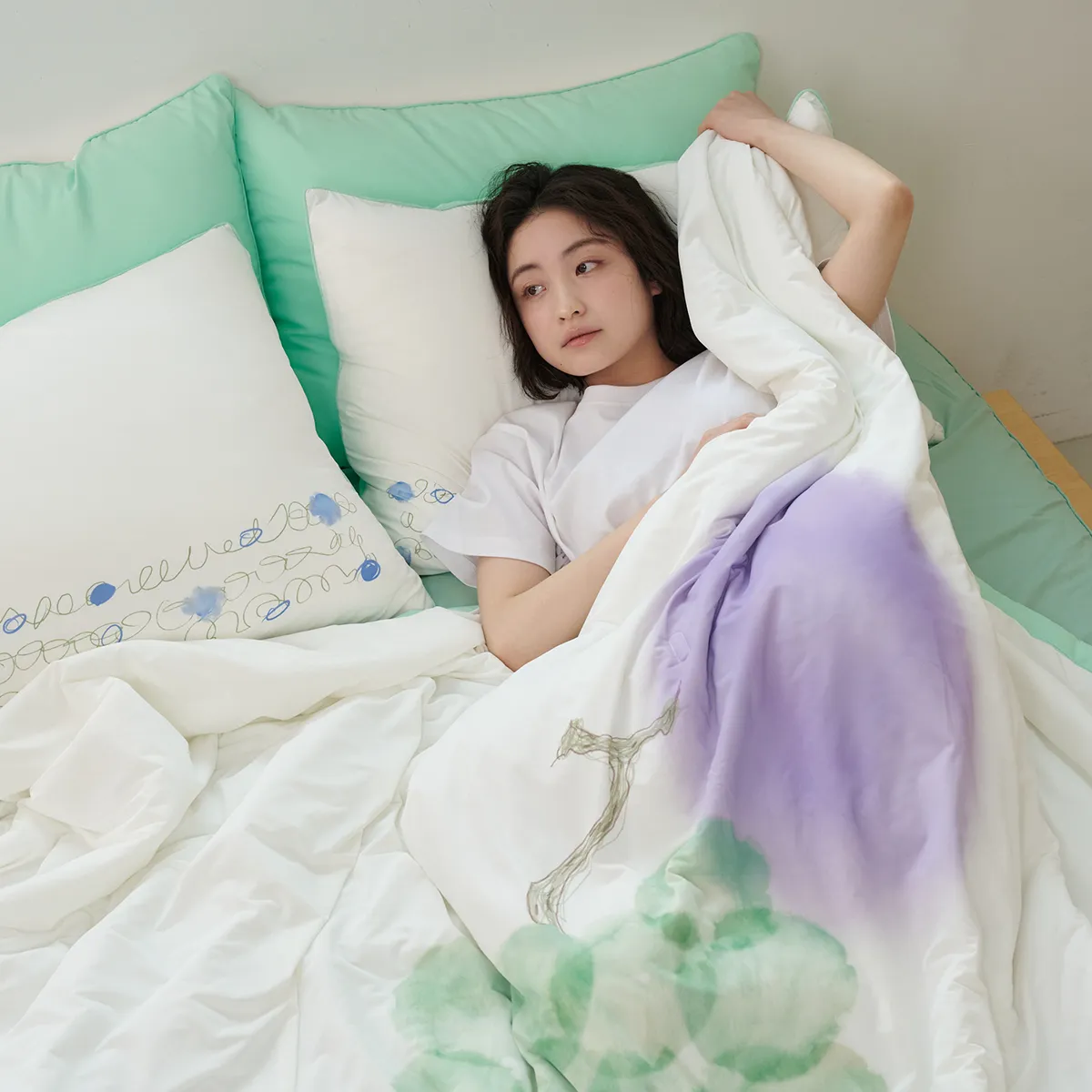 보기엔 포근한데
덮으면 서늘해요