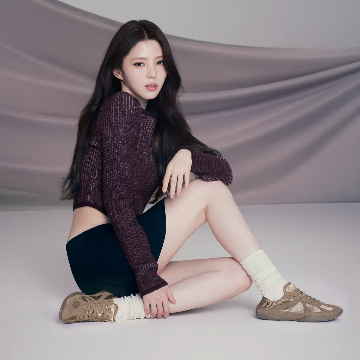 한소희가 고른
가을 스니커즈