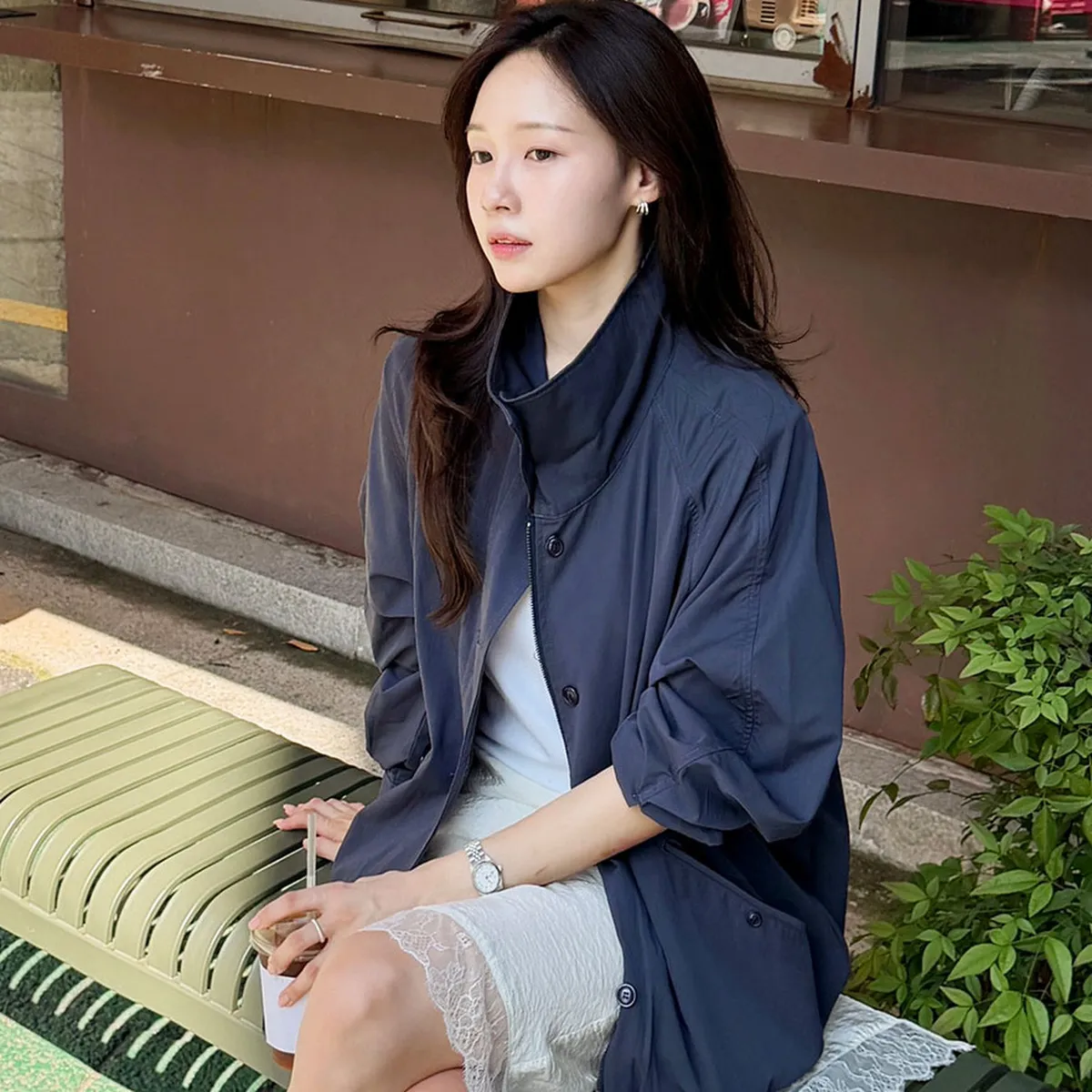 목선까지 깔끔하게
단정한 인상