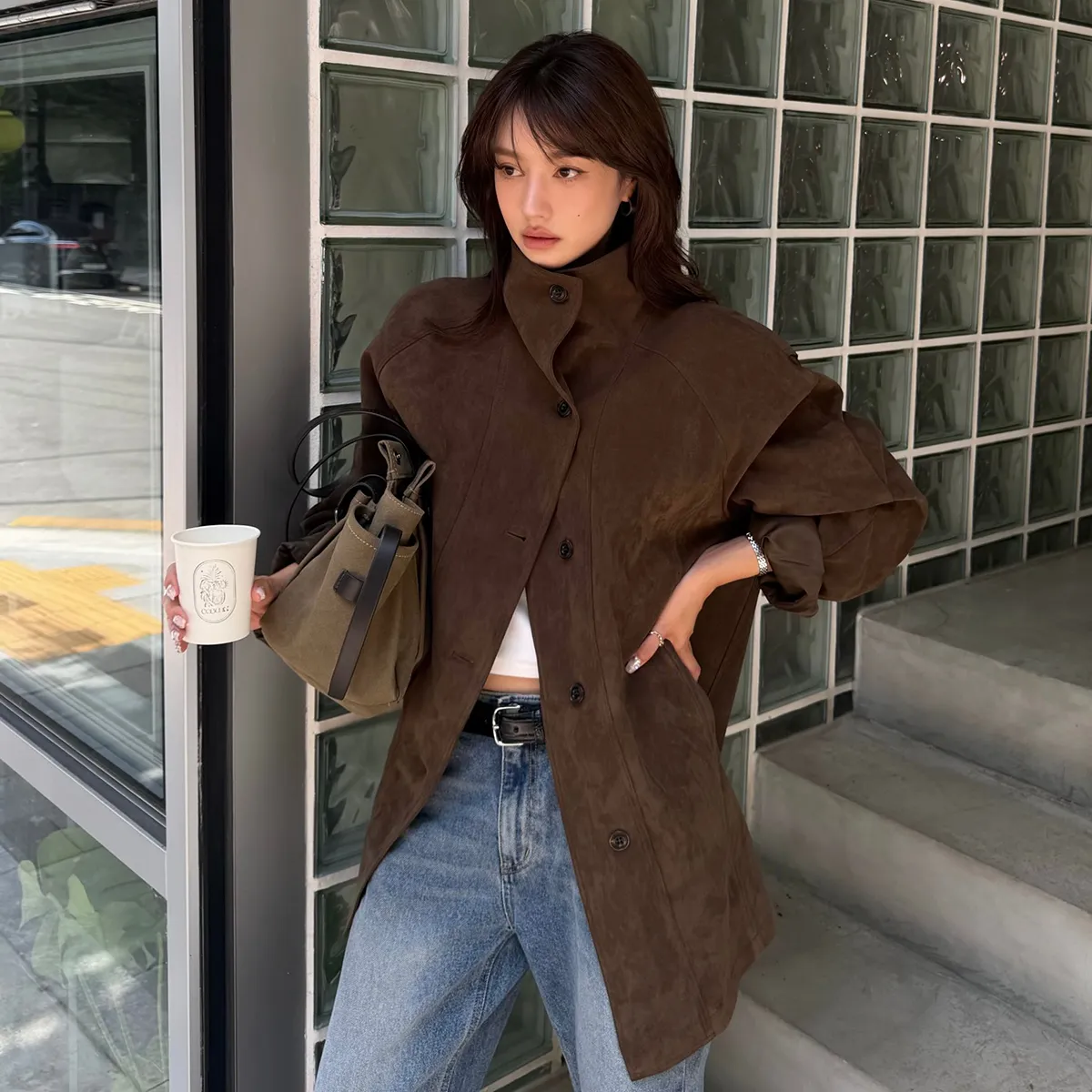 담백한데
인상은 확실해요