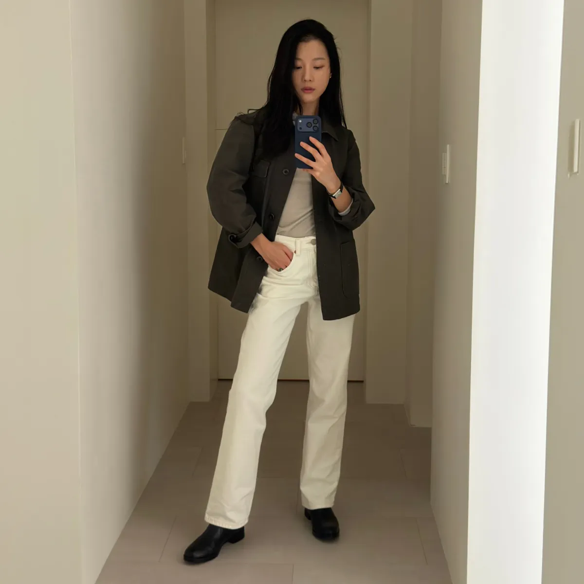 다리가 길어
보이는 기장감
