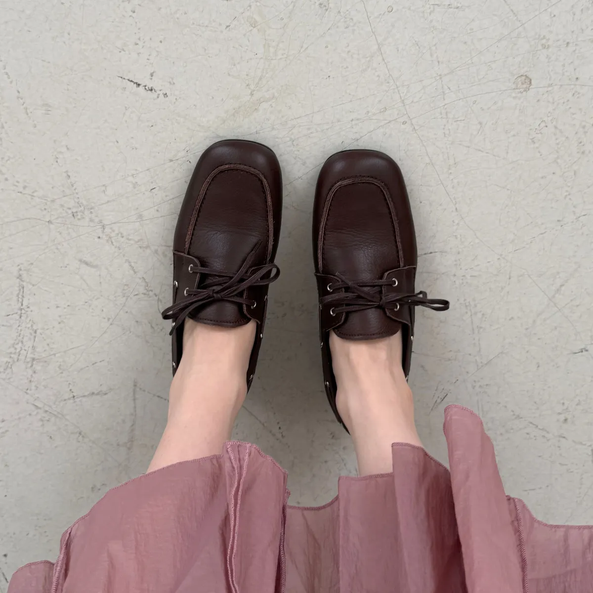 올가을엔
플랫슈즈를 신어요