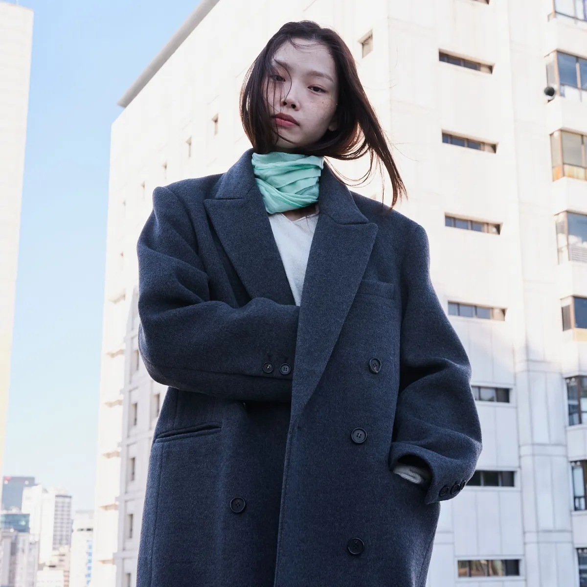 세련된 소재에
참신한 디테일을