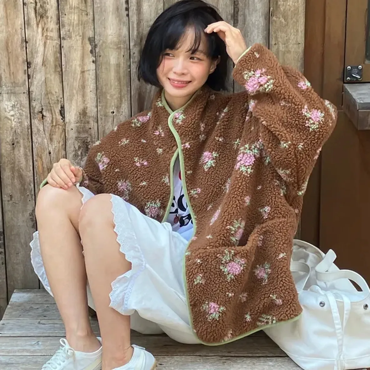 화사한 패턴 안에
숨겨진 포근함
