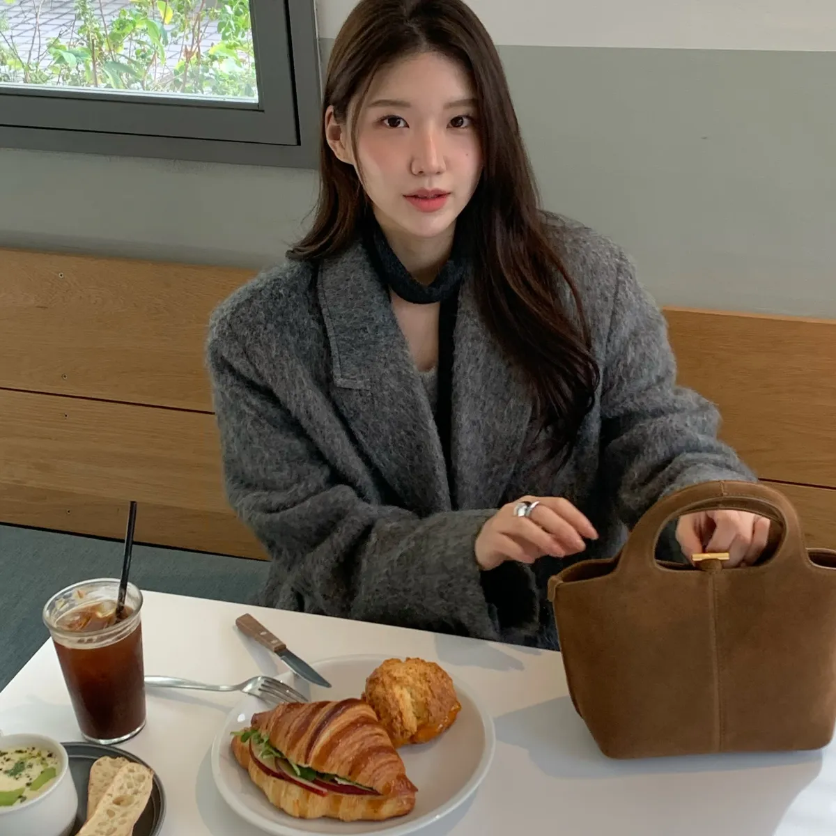간결하고 또렷한 실루엣