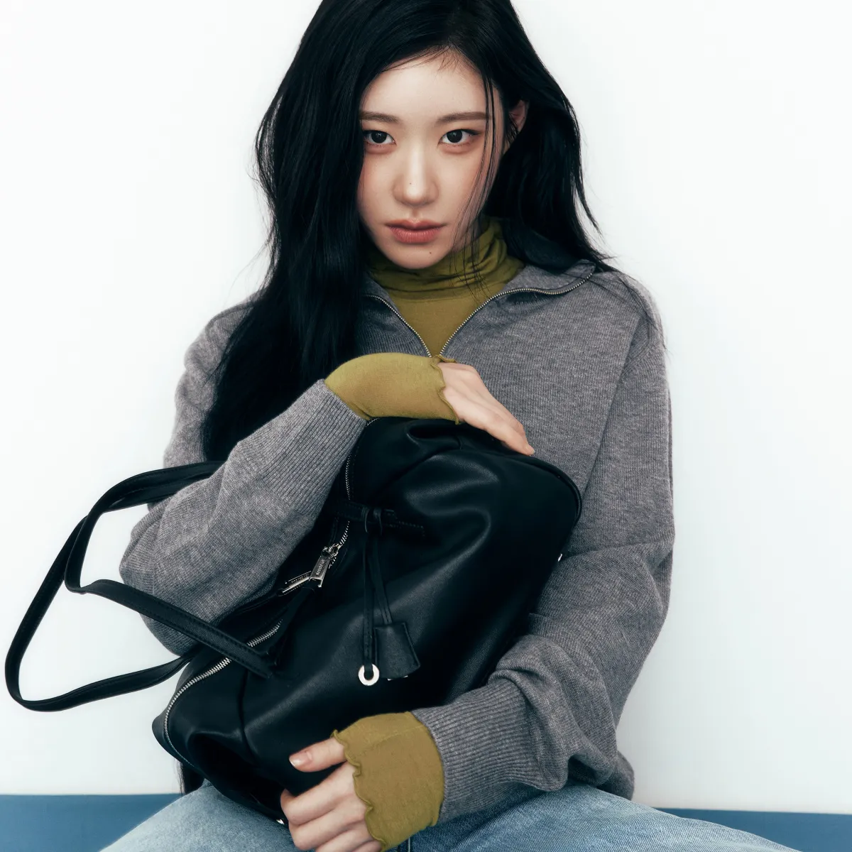 풀어진 듯해도 단단한 기세
