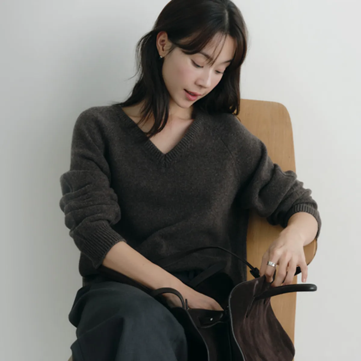 뒷모습까지 신경 쓴 니트