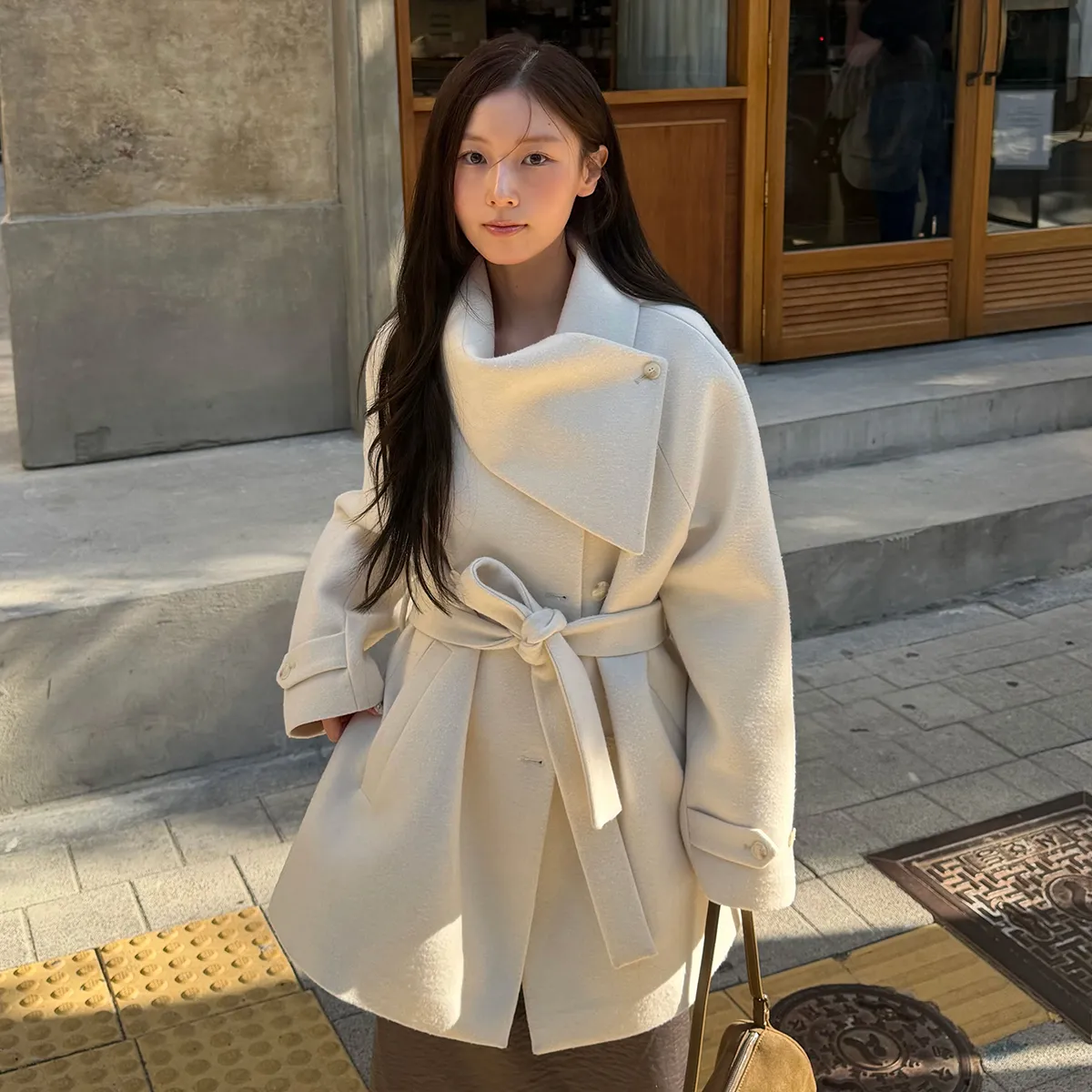 진지한 계절의
농담 같은 실루엣