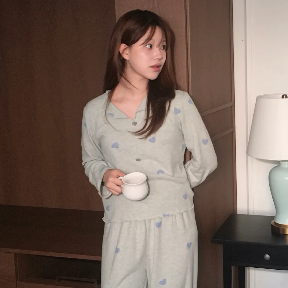 라운지웨어로
동네 한 바퀴