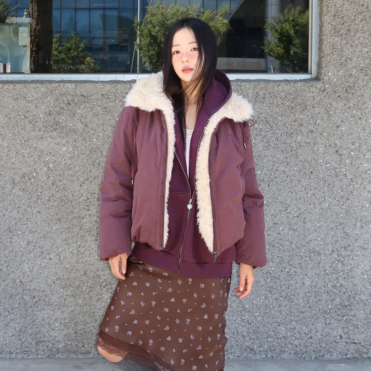 검정 패딩 행렬에서
벗어나요