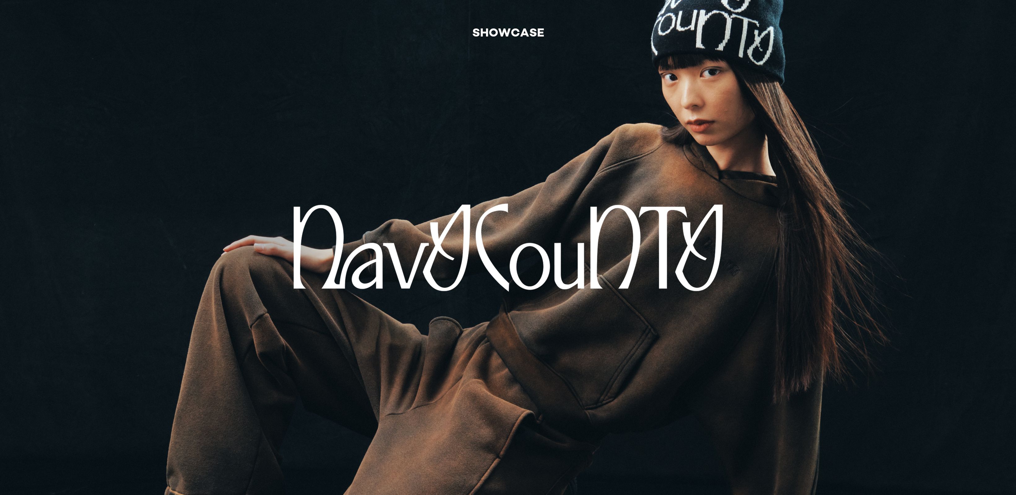 도회적이고 세련된 캐주얼
네이비카운티