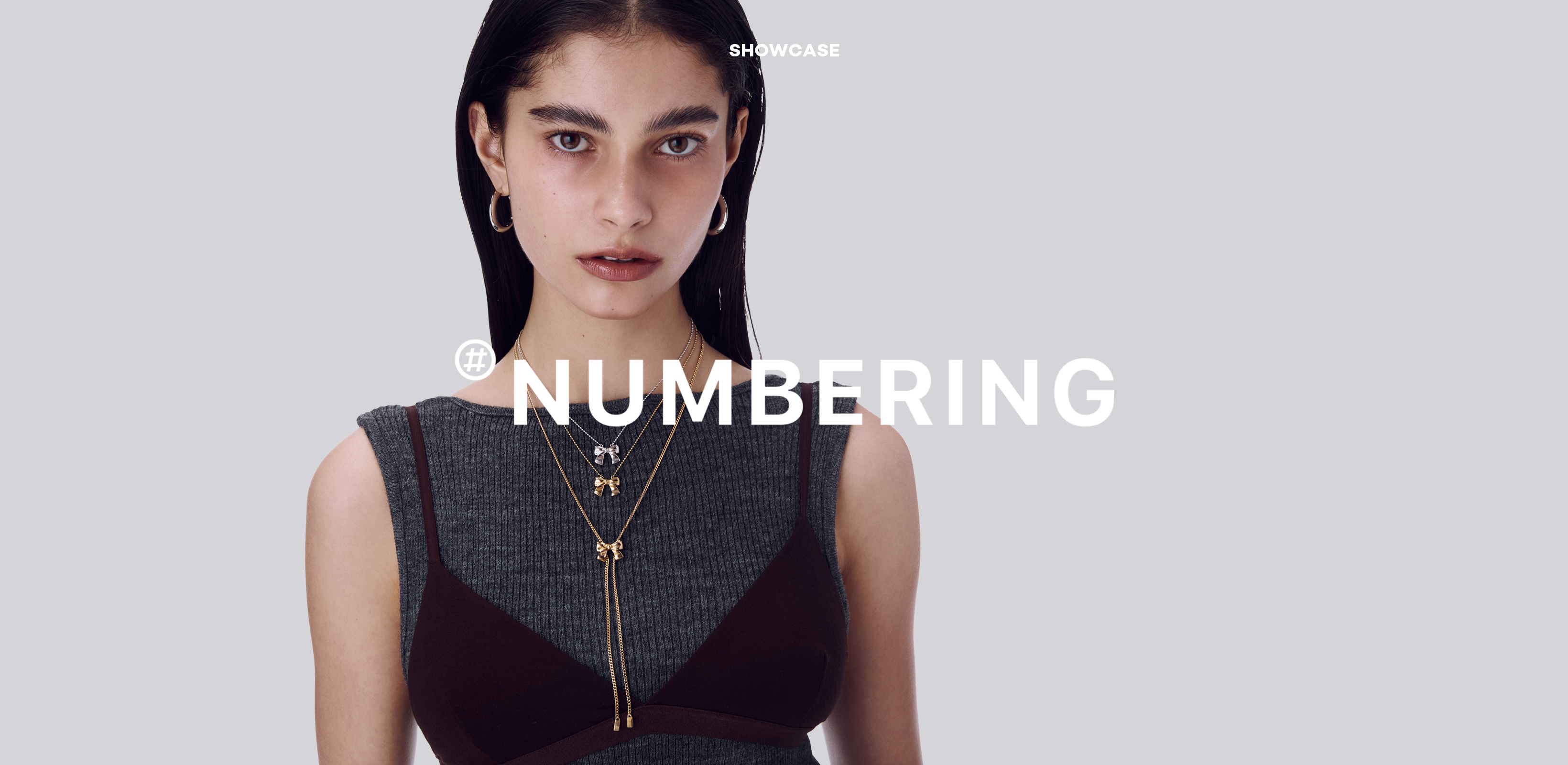 단순하지만
명확한 모티프
넘버링