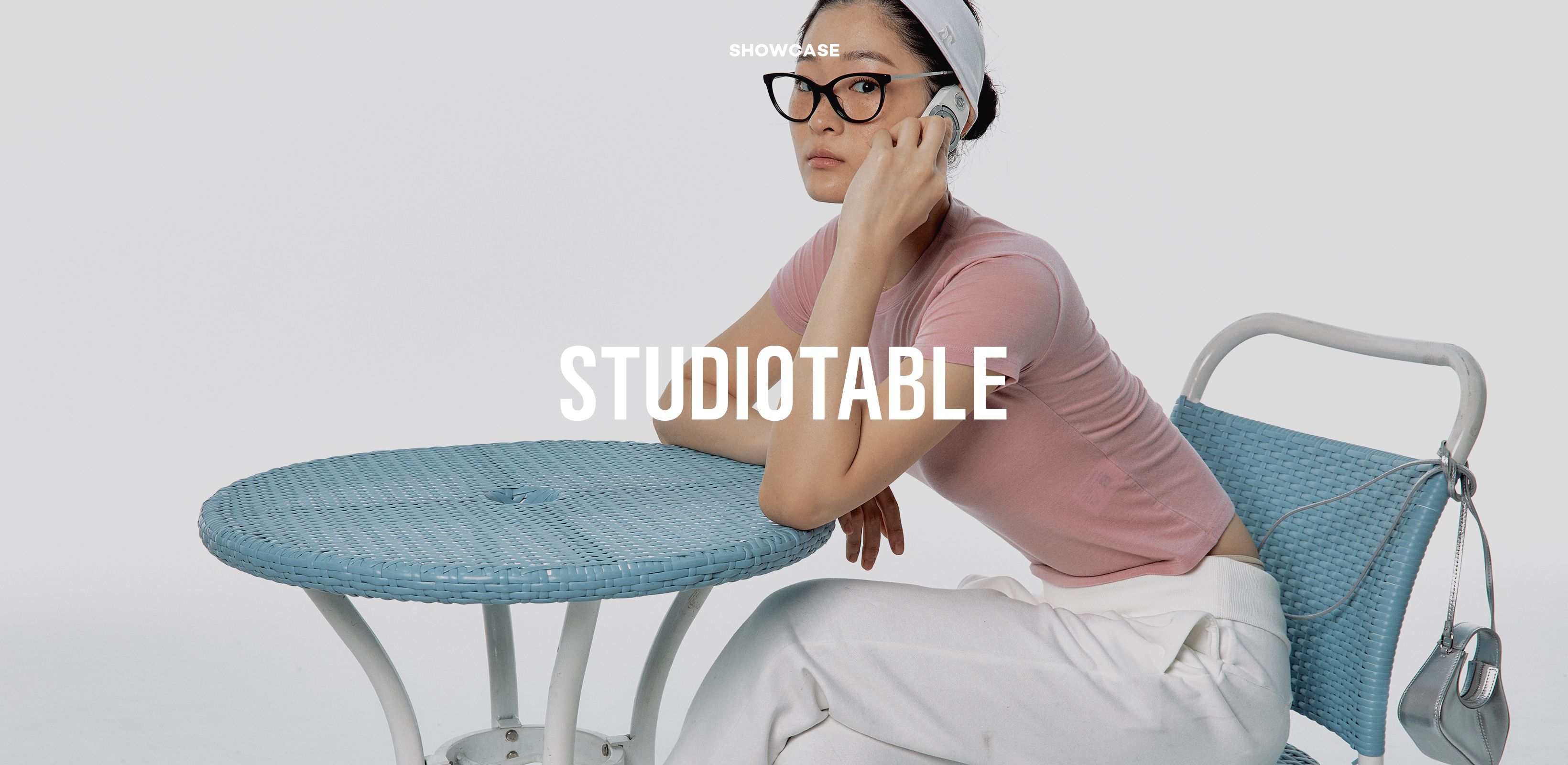 일상과 격식을 아우르는
스튜디오테이블