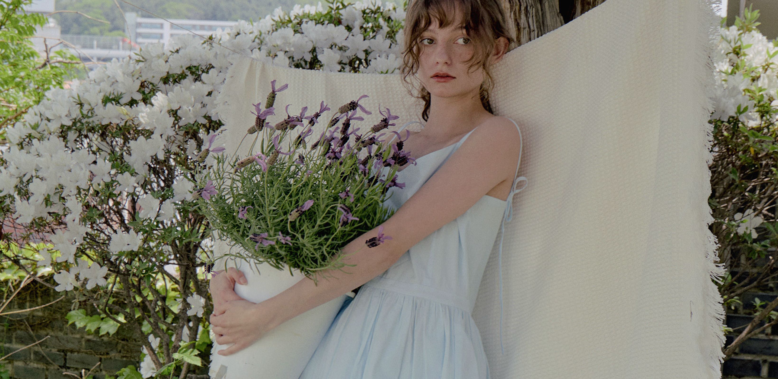 해가 뜨는
오두막에서의 여름
위드아웃썸머