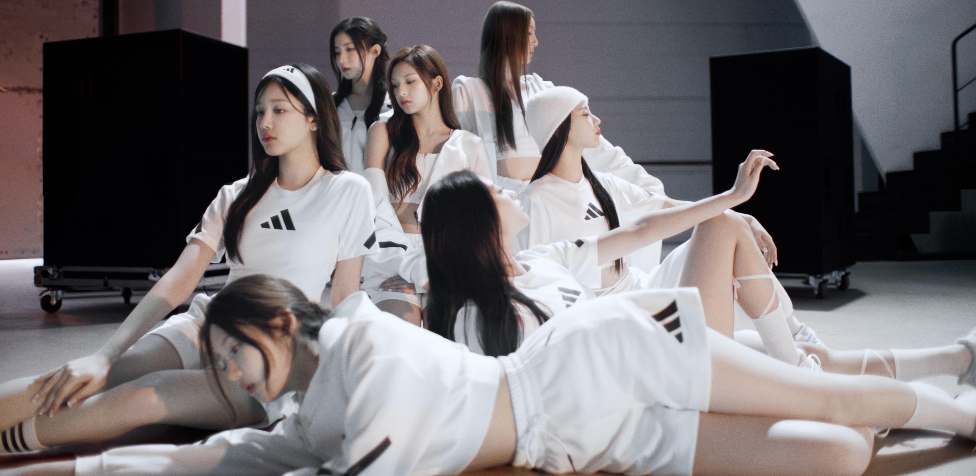 하나의 라인으로
이어진 우리
아디다스 Z.N.E.