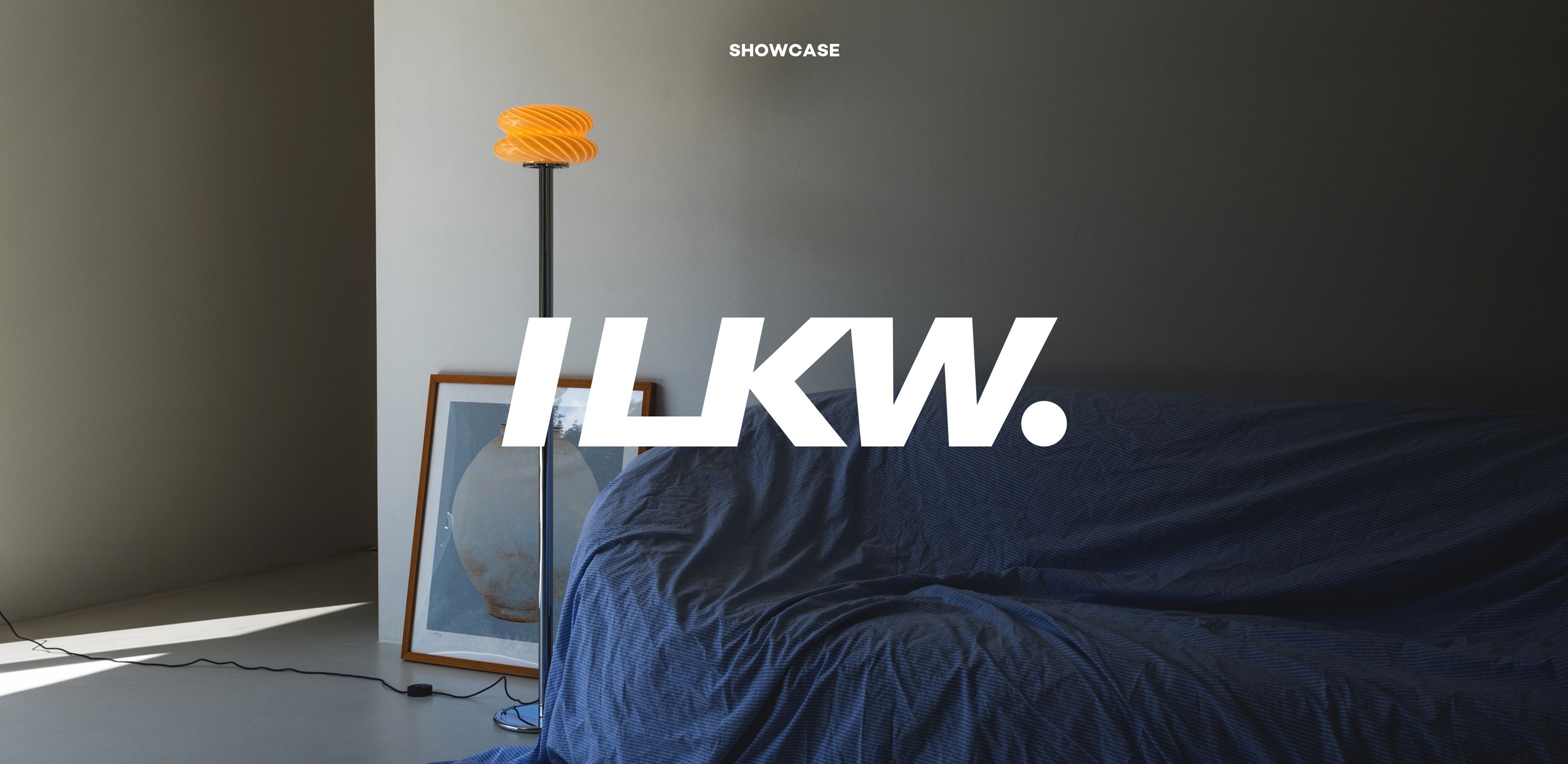 깊은 빛을 지닌 특별한 스노우맨
일광전구 