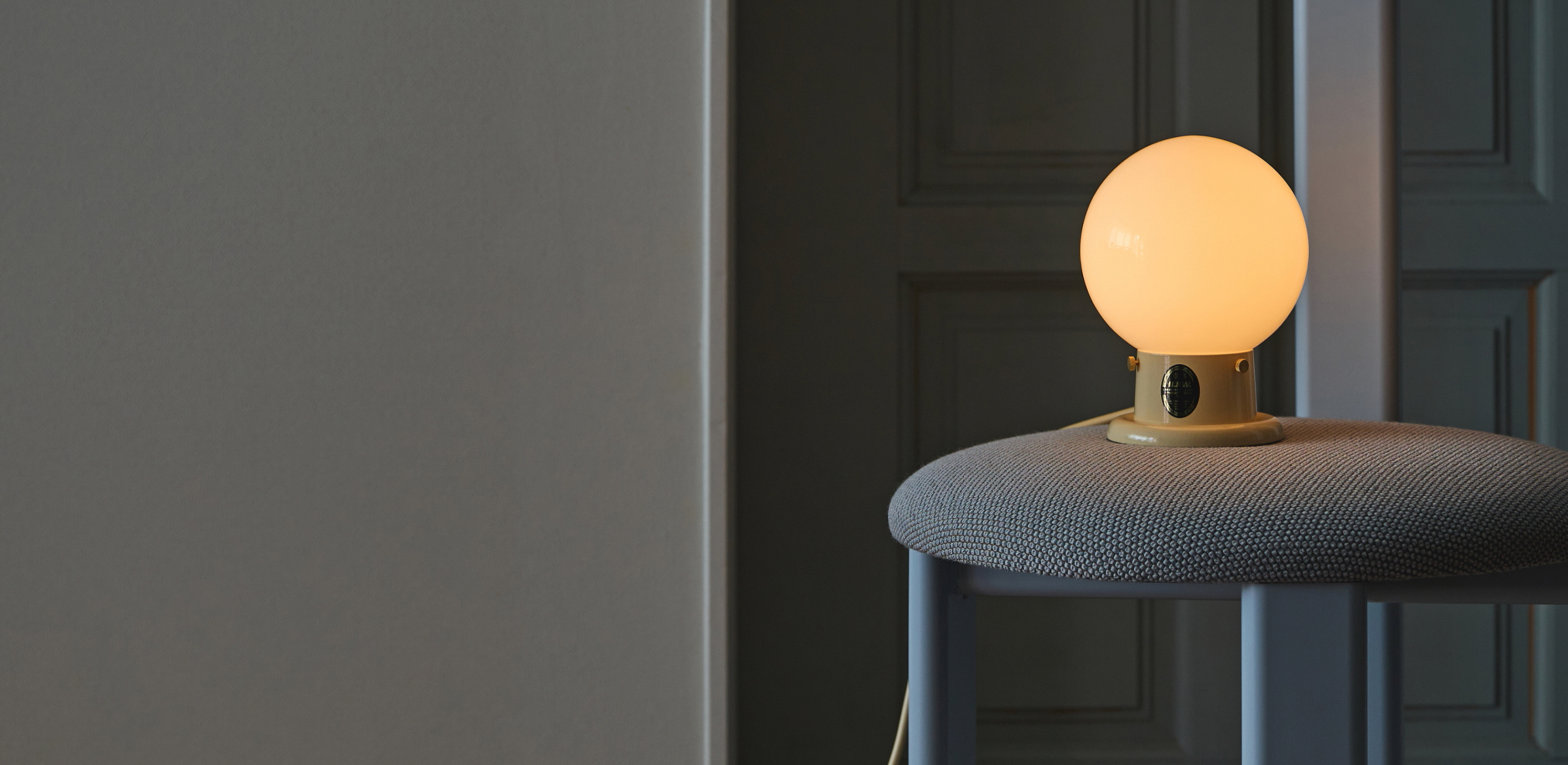 빛나는 겨울을 위한 
일광전구