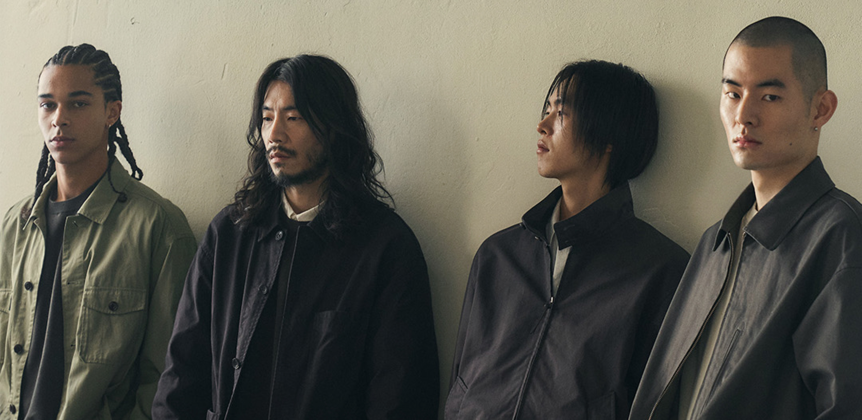 겹겹이 쌓아올린 이야기
러프사이드