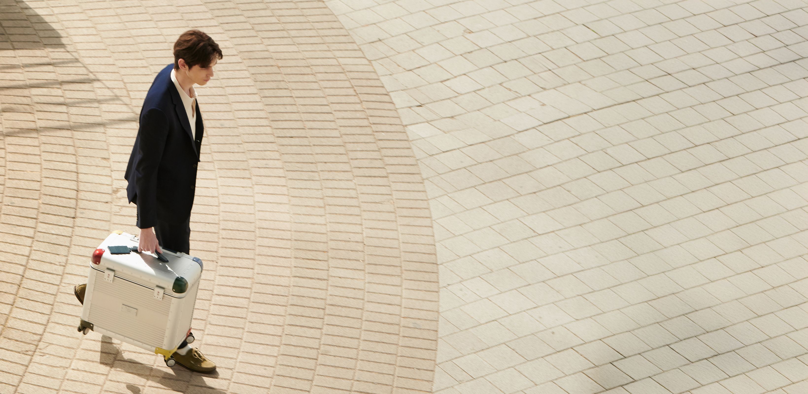 평범한 일상을 여행처럼
로우로우×폴스미스