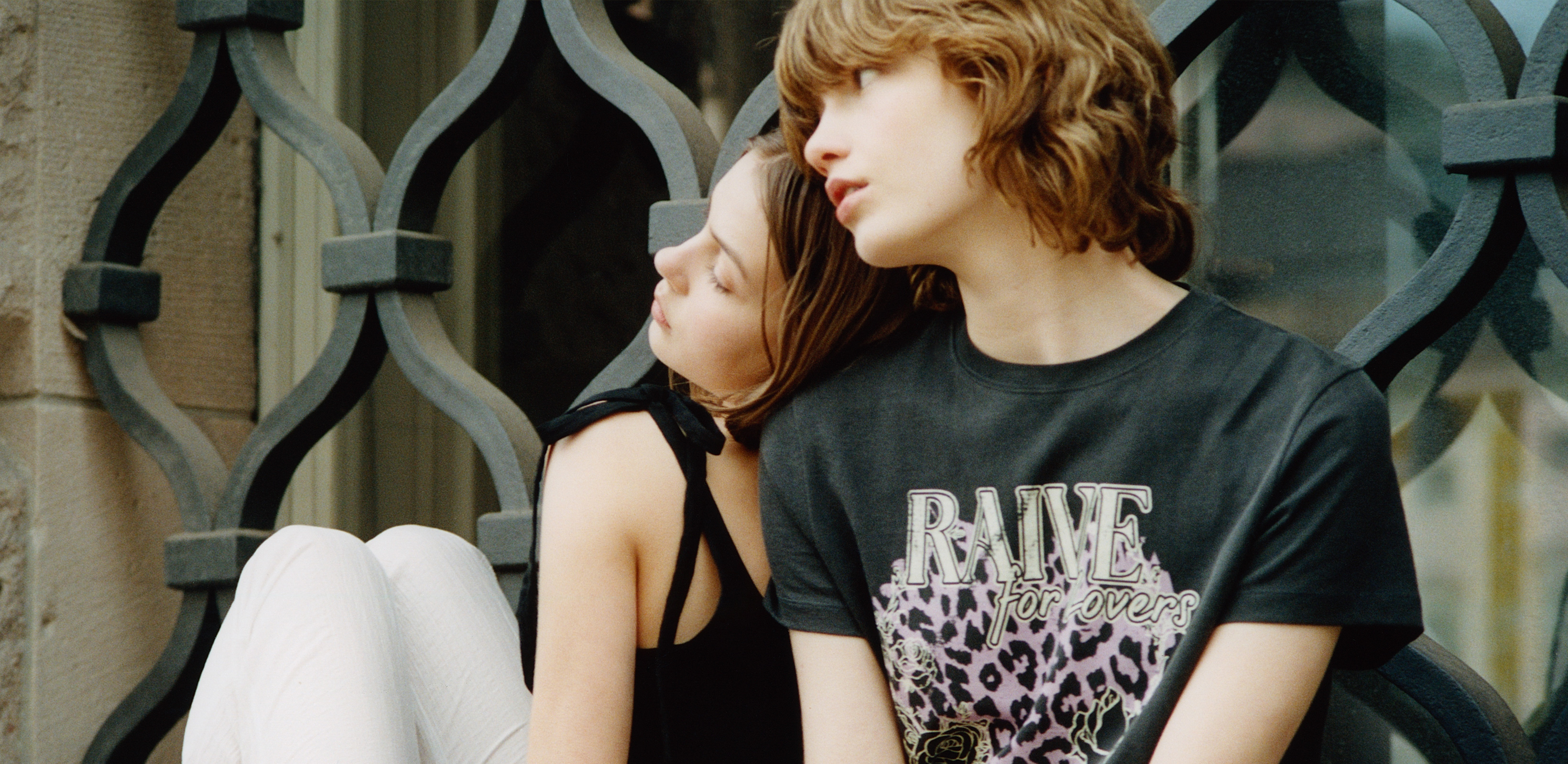 여름날의 강렬한 낭만
레이브