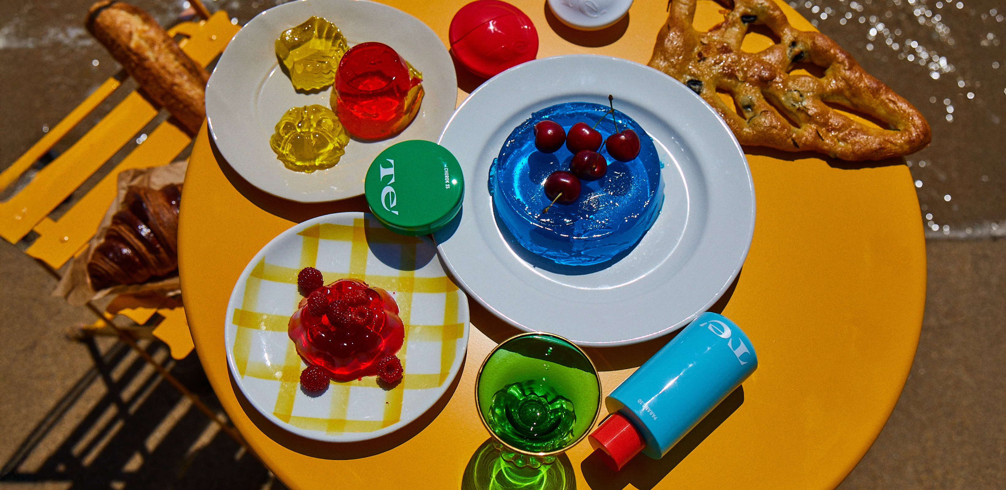 햇살 아래 생동감
테' 