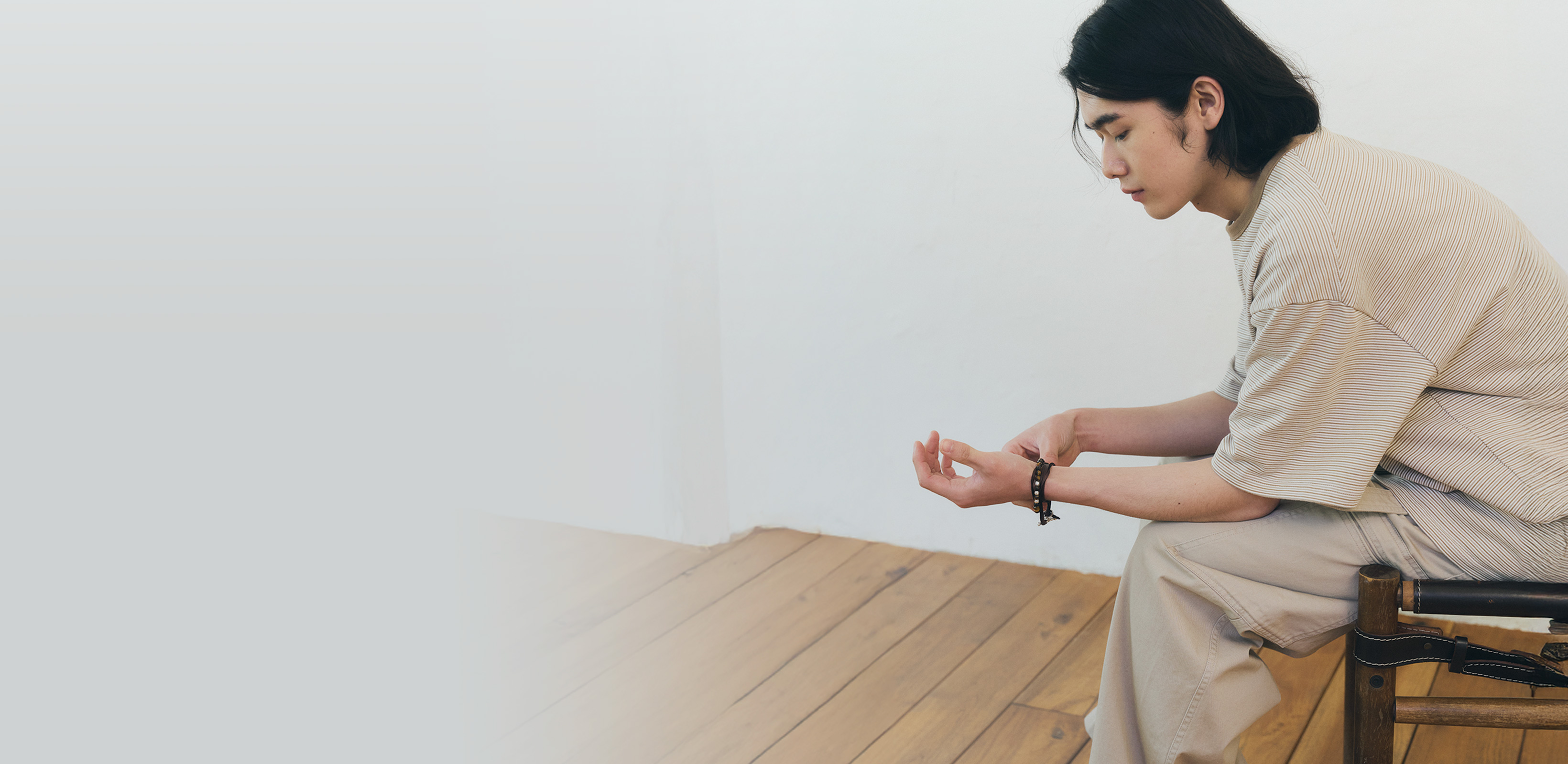 흐르는 결을 따라서 완성된 여름
러프사이드