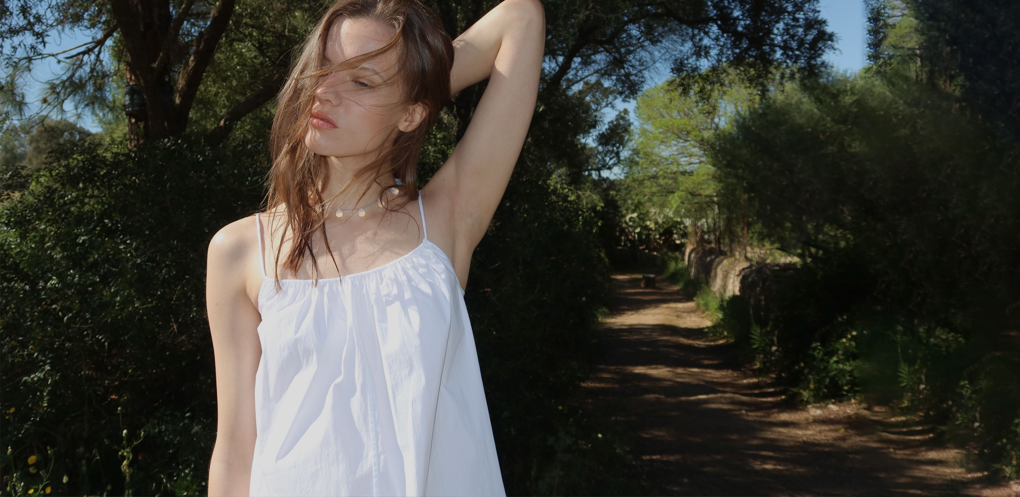 가장 찬란했던 여름날
스튜디오테이블