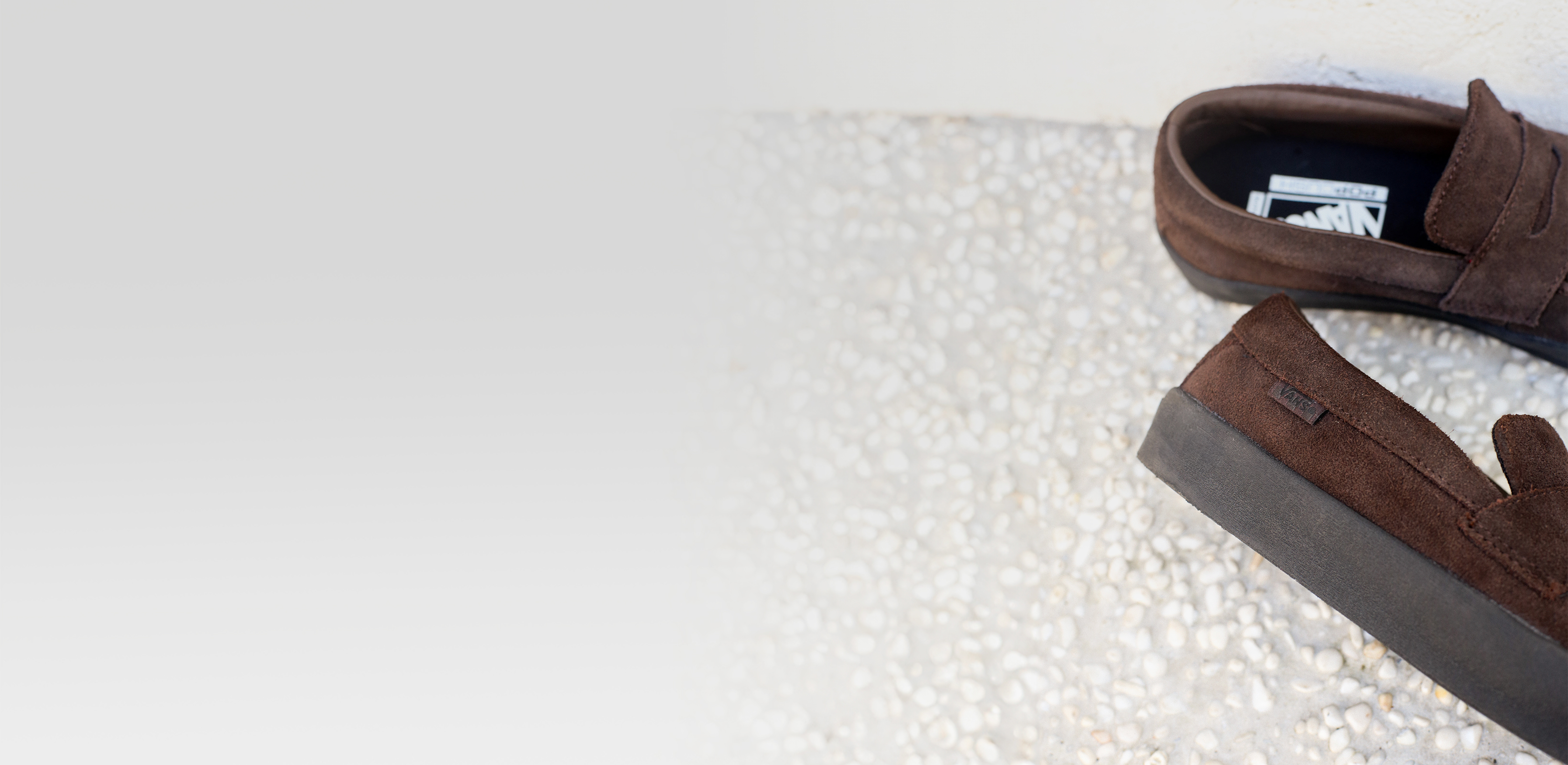 스웨이드로 돌아온 스케이트로퍼
반스