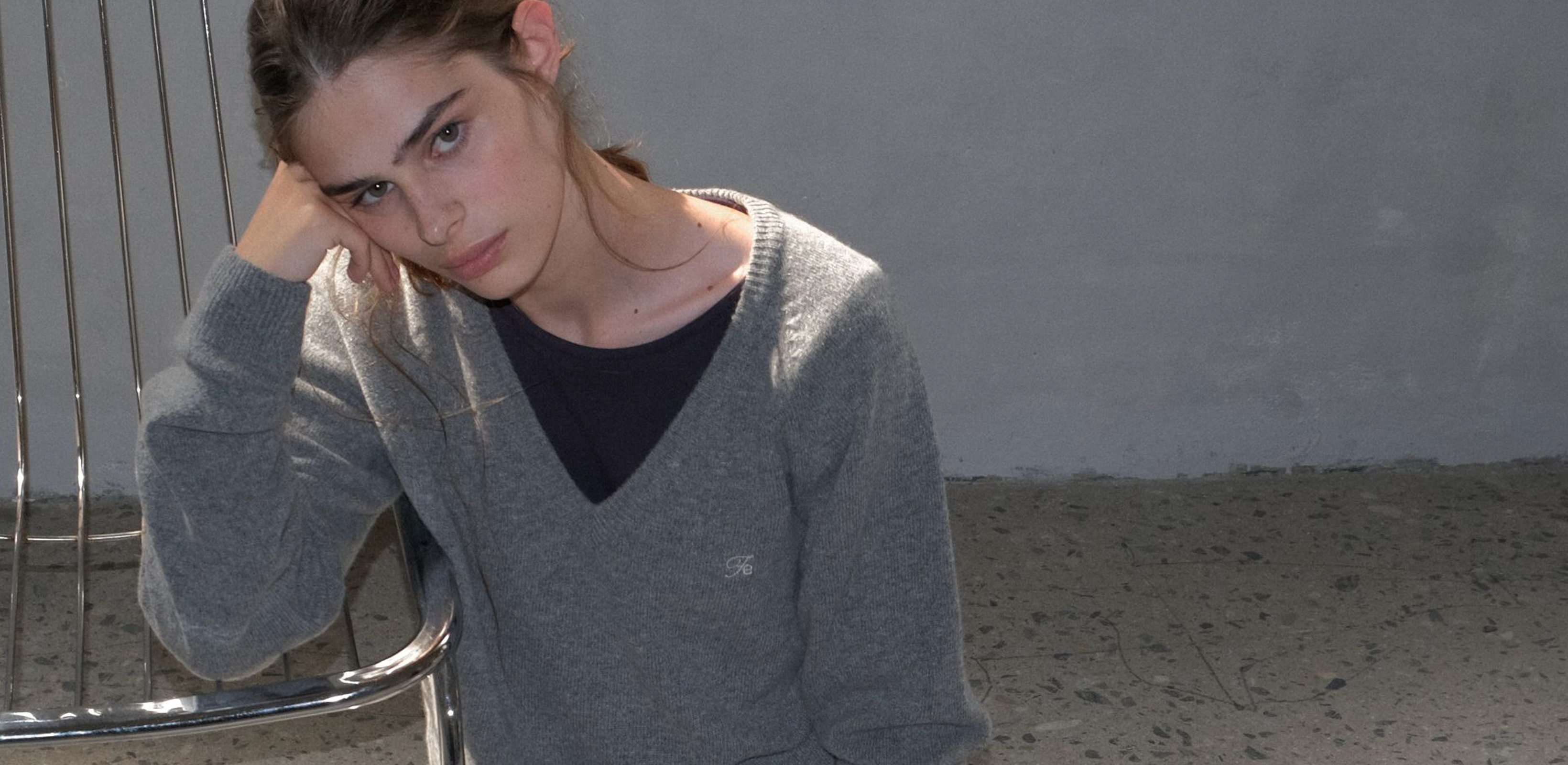 투박함 속 내재된
로맨티시스트
포에토