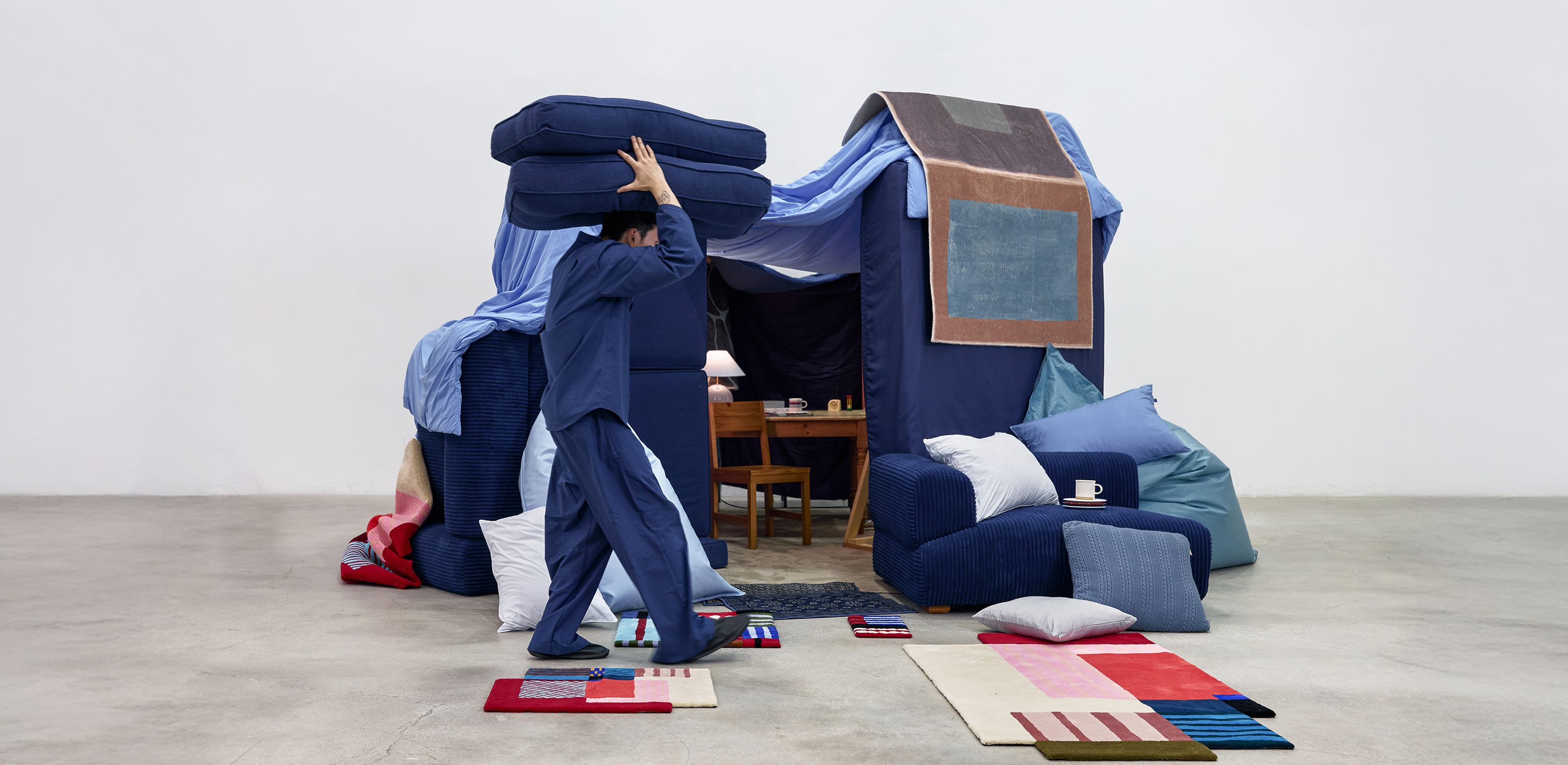 익숙한 방을 미학적 우주로
핀카