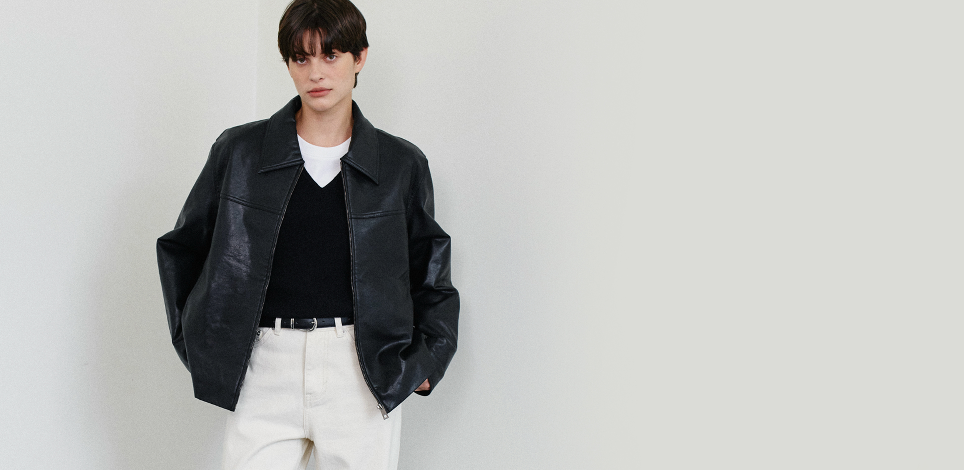 간결하고 섬세한 에센셜
노티아