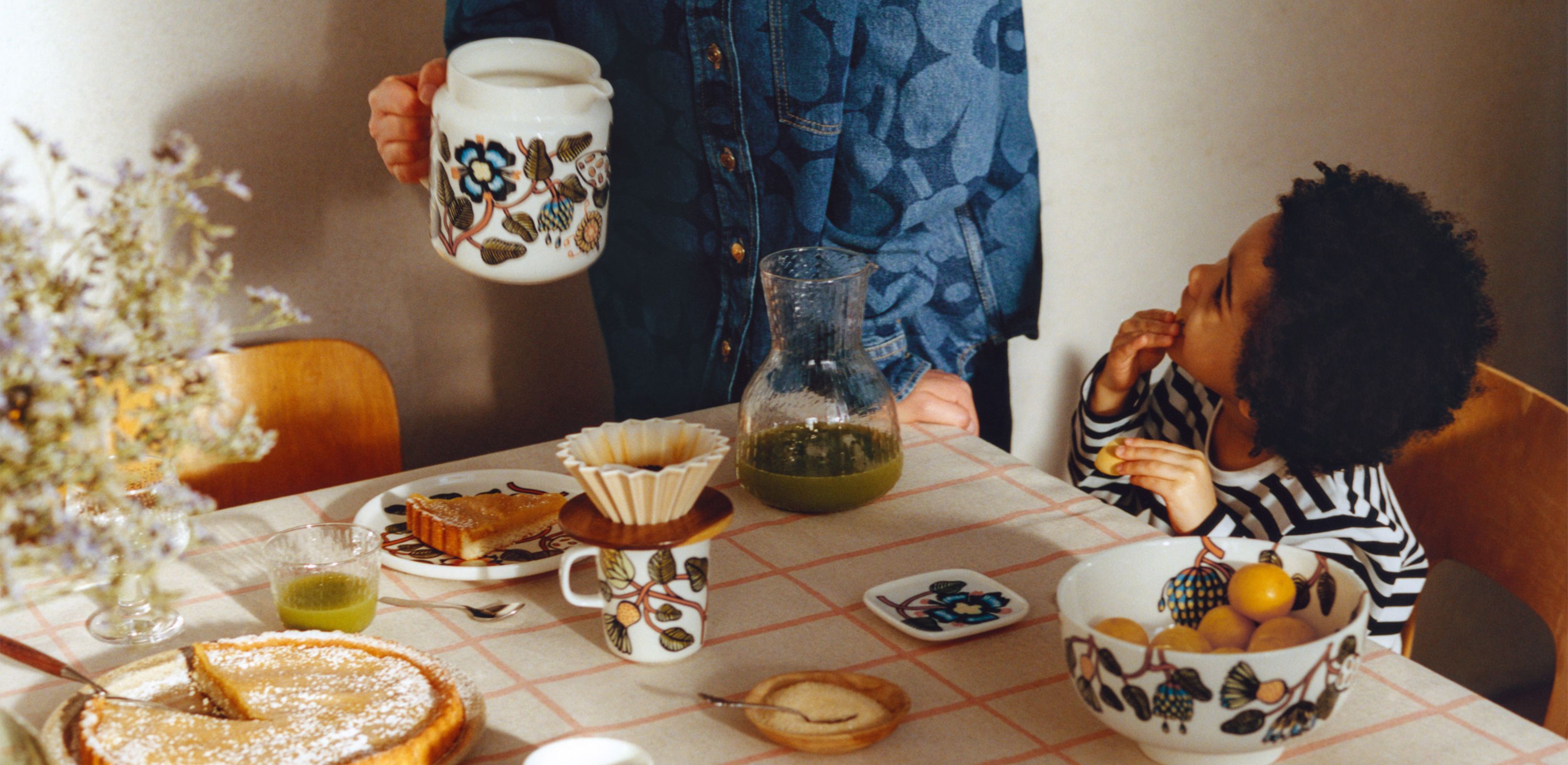 계절의 꽃, 집 안에 머물다
마리메꼬