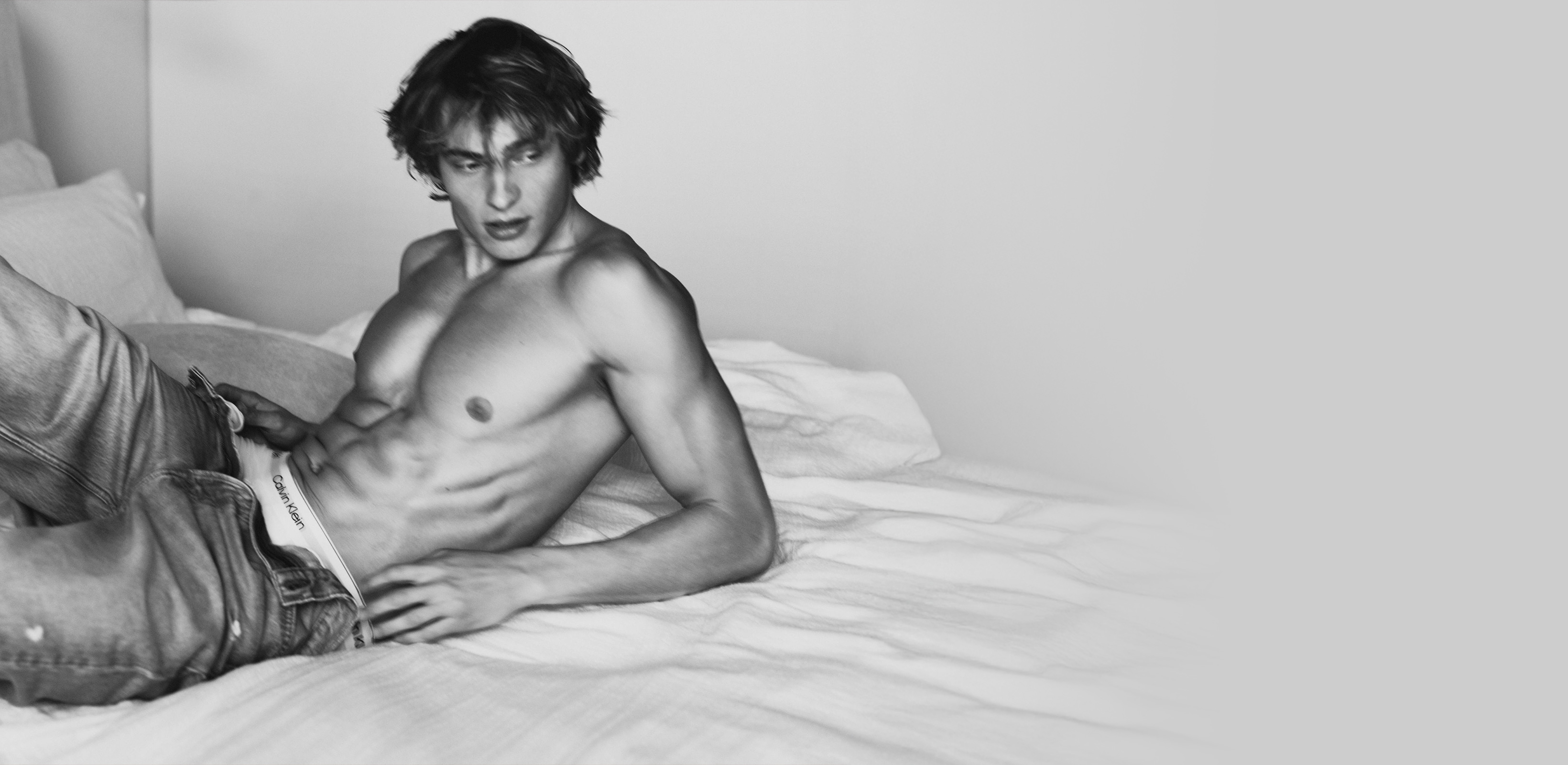 완벽한 균형
캘빈클라인 언더웨어
